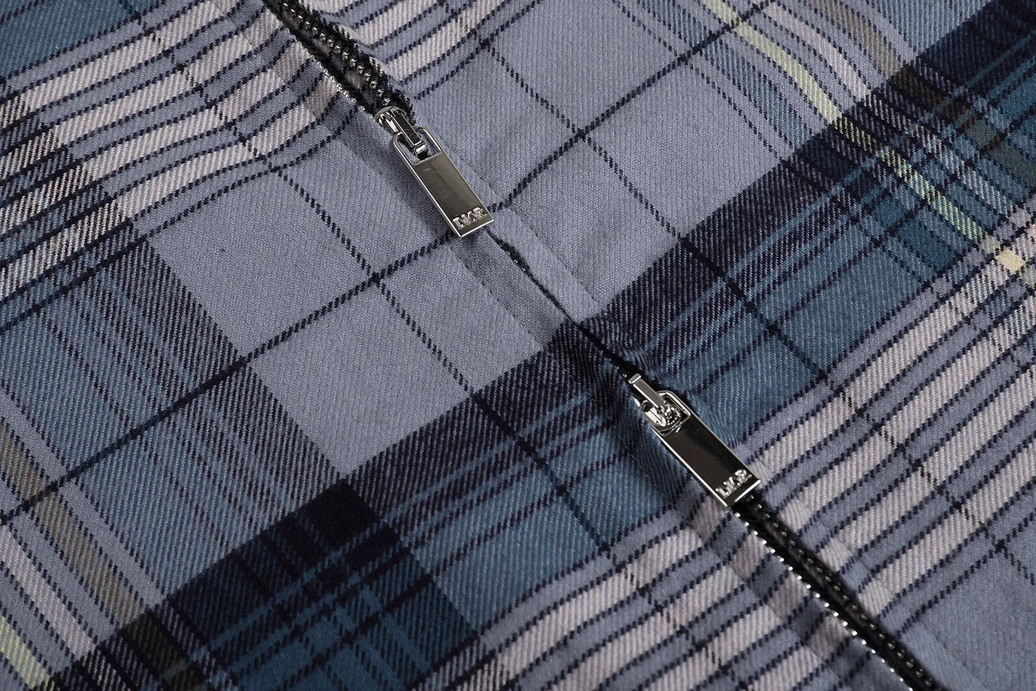 🅿️600 exclusive supply] CD 25SS plaid zipper shirt jacket. The original version was purchased for 12,036 and developed. The fabric is made of customized 100% cotton plaid jacquard fabric, and an infrared positioning cutting machine is used to cut the pieces according to the pattern. Customized original size 4 zipper, customized round ribs, customized original electroplated and engraved logo spring buckle, customized trademark. Size:48/50/52/54