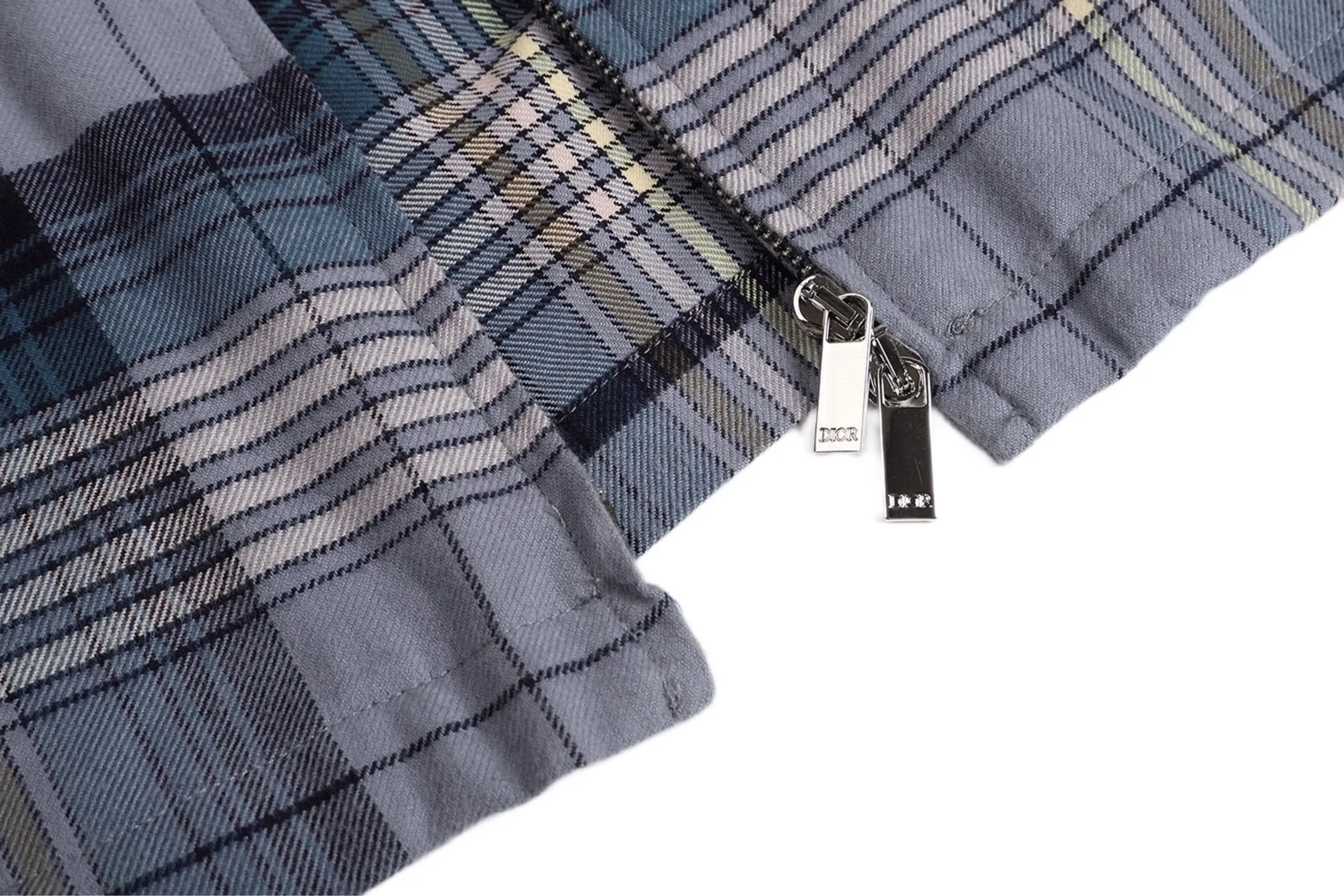 🅿️600 exclusive supply] CD 25SS plaid zipper shirt jacket. The original version was purchased for 12,036 and developed. The fabric is made of customized 100% cotton plaid jacquard fabric, and an infrared positioning cutting machine is used to cut the pieces according to the pattern. Customized original size 4 zipper, customized round ribs, customized original electroplated and engraved logo spring buckle, customized trademark. Size:48/50/52/54