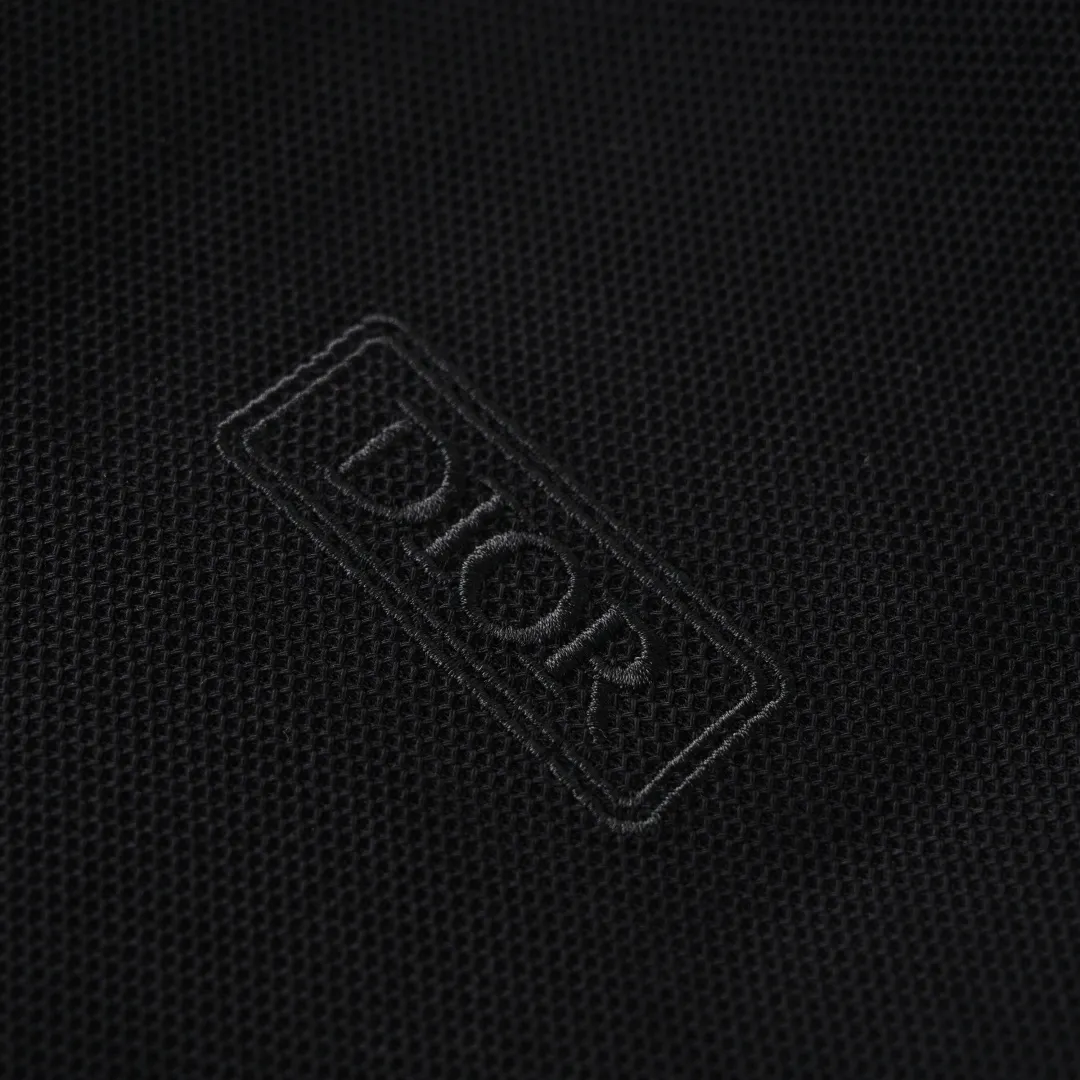 🅿️330 (higher version) DIOR Dior CD box square embroidered short-sleeved polo shirt. Original custom-made 200g cotton jade fabric, thread dyed to match the original. The imported machine-made tatami embroidery technology makes the letter logo appear delicate and exquisite, enhancing the decorative effect. Use an embroidery machine to embroider the designed letter logo onto the patch. Size：S-L
