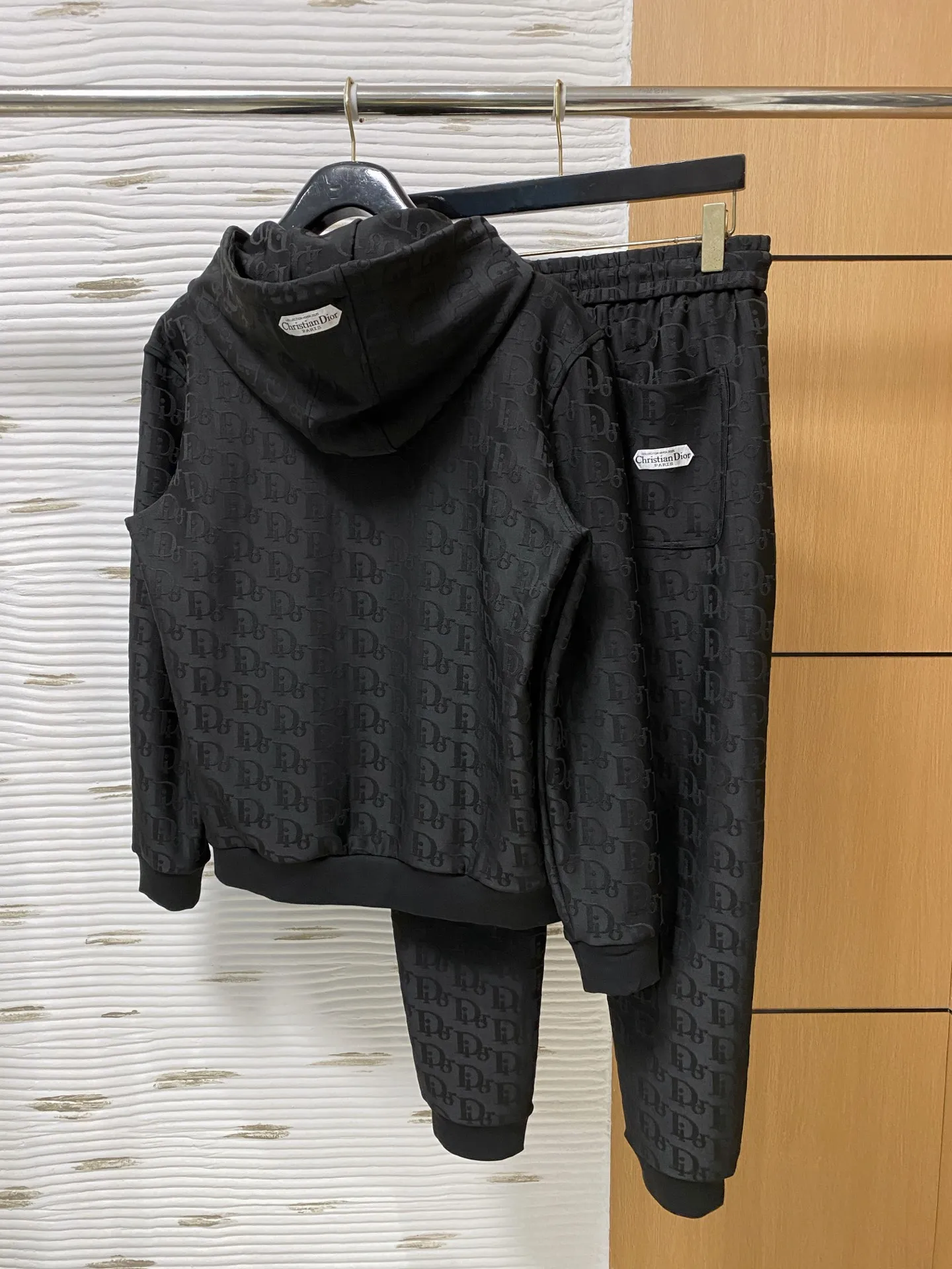 🅿️720 Dior’s 2025 autumn and winter new counter style casual Tencel cotton fabric suit, breathable, comfortable and casual! Full of high-end feel! The details are exquisite and high-end, and the workmanship is impeccable! The original high-end fabric is very high-end! The fabric is crisp, anti-wrinkle and wear-resistant, warm, neat and stylish. Everyone must buy a set this autumn and winter. They must look cool and cool when wearing it. This is a particularly recommended model from our store! M-3XL