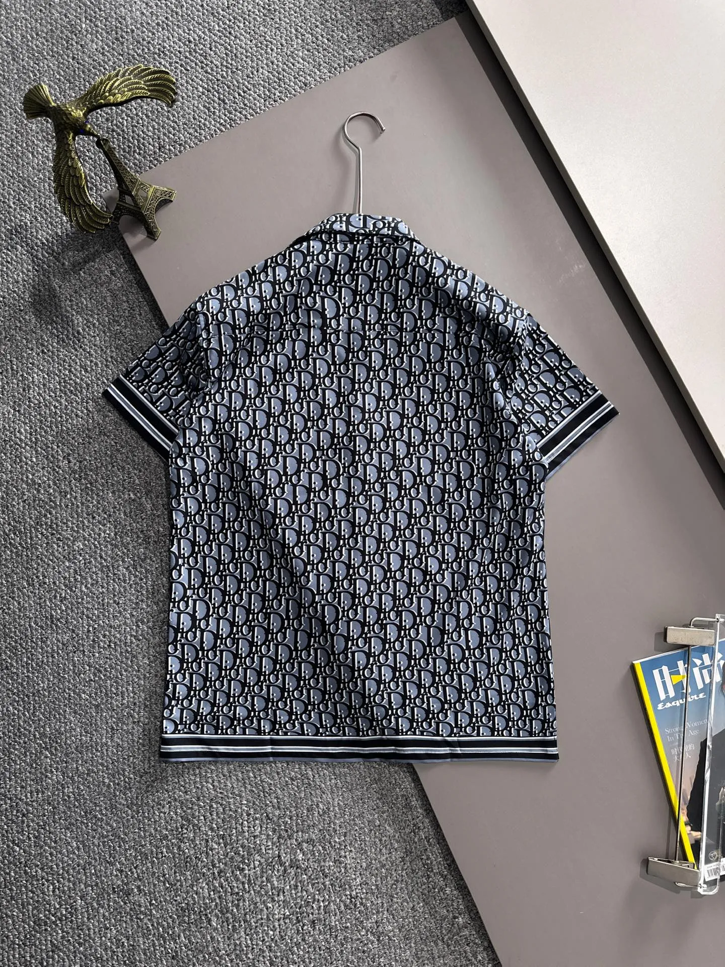 🅿️400 Dior 2025 summer classic LOGO design full-print suit, light and thin cotton full-body digital printing, made of high-quality polyester fiber fabrics, pants with breathable mesh lining, carefully created standard version, can be matched separately with clothes, versatile style for leisure time! The classic logo on the whole body is very eye-catching, showing a sense of luxury and style, becoming a classic and mainstream style that never goes out of style and is elegant! Extremely handsome, classic and heroic. Same style for men and women. Size: M-3XL (Please note your height and weight when placing an order)