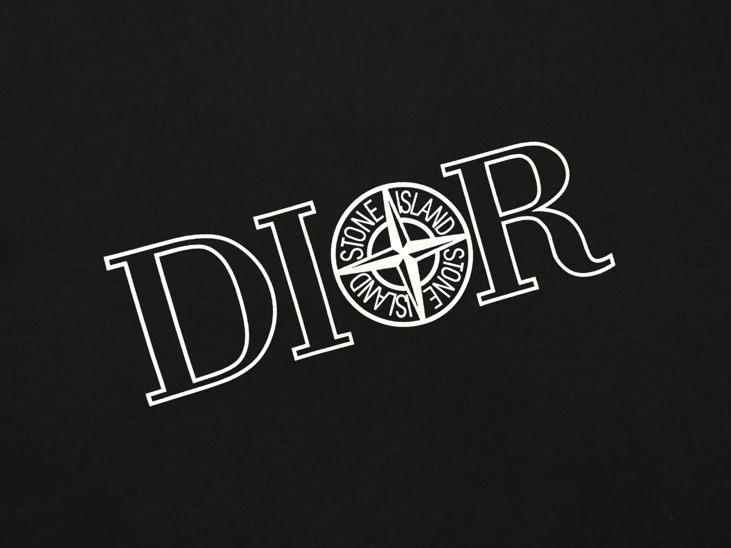 🅿️170 DIOR printed letters‼ ️Short-sleeved T-shirt® *Customized 280g cotton fabric, the fabric is soft, skin-friendly and comfortable *Laminated letter logo on the front *A very simple and elegant one that is unparalleled in terms of upper body comfort, interpreting your luxury and taste, and creating your fashionable charm. ⚠️Washing method: It is recommended to dry clean or wrap the reverse side in a laundry bag and machine wash it quickly in cold water and let it dry naturally! ⚠️ Unisex style 𝐂𝐎𝐋𝐎𝐔𝐑: White Black 𝐒𝐈𝐙𝐄: S-XL