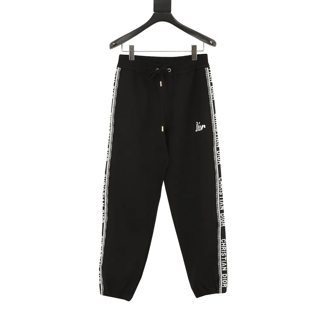 🅿️500 Dior/Dior 25Fw side webbing trousers, differentiated from the market currency, same style for men and women, new aesthetically inspired and interesting design, quality channel. It makes the overall design more elegant and fashionable. It is the hottest series this summer and is sought after by countless celebrities and fashionistas. The neat details of the cutting process add color to the playful fashion! The neat and meticulous design, and the well-fitting structure is unique. The upper body not only has outstanding recognition, but also looks younger and younger. A style that has the ultimate wearing meaning and performance, with gorgeous color combinations, the craftsmanship of this style must be extremely extraordinary, and the upper body comfort is definitely strong enough, which is also a manifestation of the essence of luxury! It is soft and thin, feels extremely alluring, and has very strong breathability. It is especially suitable for spring and summer seasons. It is a comfortable and comfortable piece to wear. Moreover, the details and the craftsmanship of the webbing are perfect, giving it a more high-end feel!  Size：S-XL