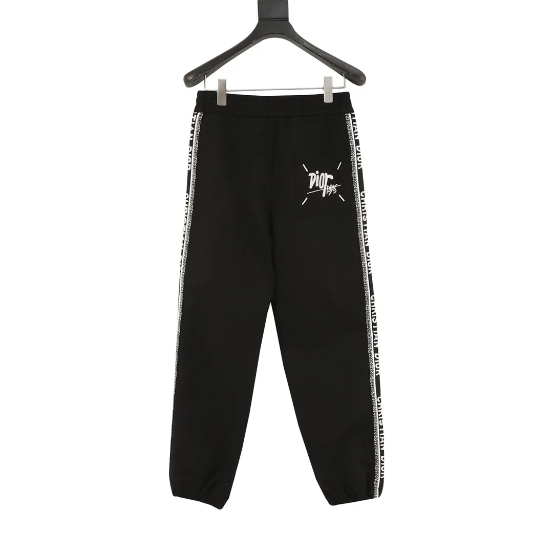 🅿️500 Dior/Dior 25Fw side webbing trousers, differentiated from the market currency, same style for men and women, new aesthetically inspired and interesting design, quality channel. It makes the overall design more elegant and fashionable. It is the hottest series this summer and is sought after by countless celebrities and fashionistas. The neat details of the cutting process add color to the playful fashion! The neat and meticulous design, and the well-fitting structure is unique. The upper body not only has outstanding recognition, but also looks younger and younger. A style that has the ultimate wearing meaning and performance, with gorgeous color combinations, the craftsmanship of this style must be extremely extraordinary, and the upper body comfort is definitely strong enough, which is also a manifestation of the essence of luxury! It is soft and thin, feels extremely alluring, and has very strong breathability. It is especially suitable for spring and summer seasons. It is a comfortable and comfortable piece to wear. Moreover, the details and the craftsmanship of the webbing are perfect, giving it a more high-end feel!  Size：S-XL