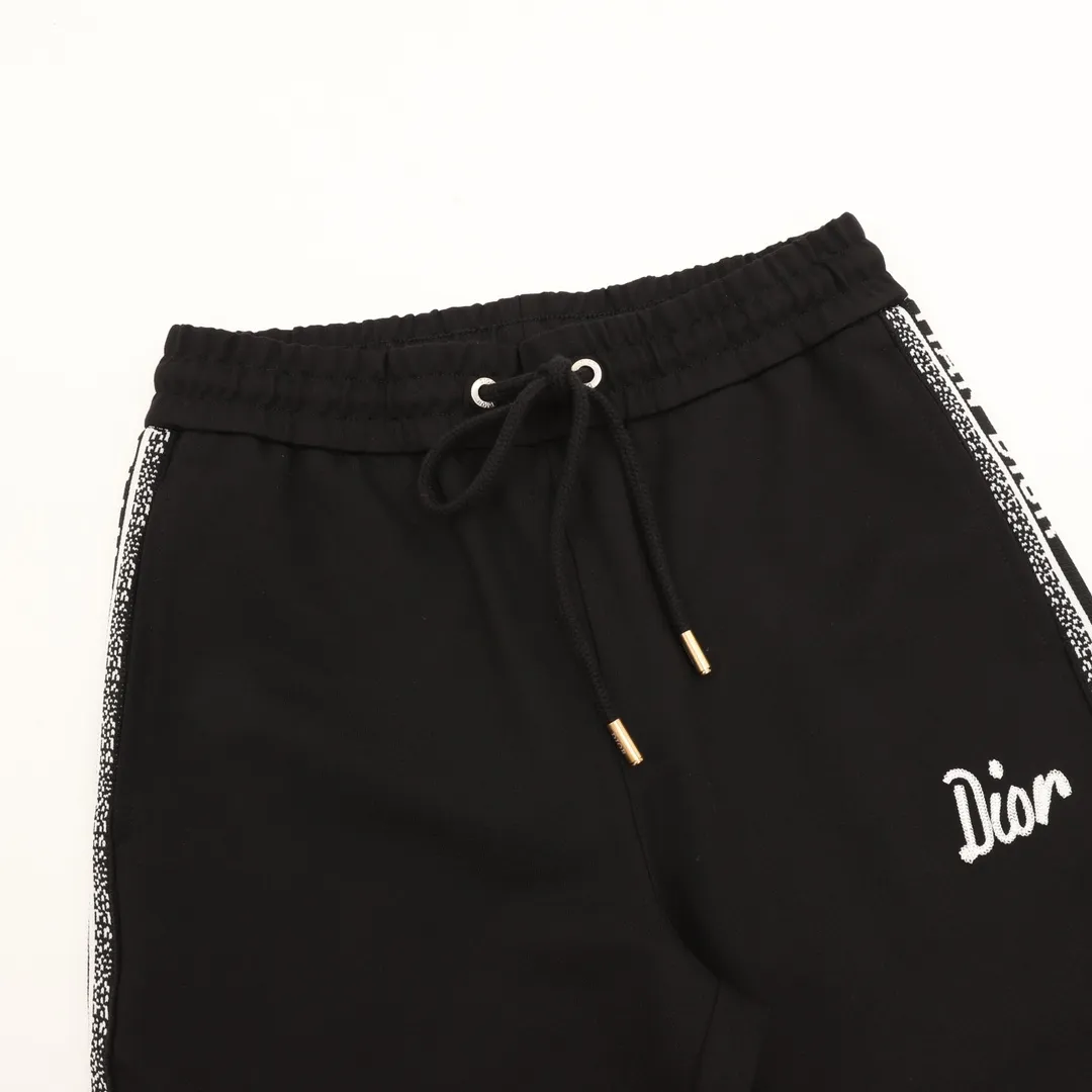 🅿️500 Dior/Dior 25Fw side webbing trousers, differentiated from the market currency, same style for men and women, new aesthetically inspired and interesting design, quality channel. It makes the overall design more elegant and fashionable. It is the hottest series this summer and is sought after by countless celebrities and fashionistas. The neat details of the cutting process add color to the playful fashion! The neat and meticulous design, and the well-fitting structure is unique. The upper body not only has outstanding recognition, but also looks younger and younger. A style that has the ultimate wearing meaning and performance, with gorgeous color combinations, the craftsmanship of this style must be extremely extraordinary, and the upper body comfort is definitely strong enough, which is also a manifestation of the essence of luxury! It is soft and thin, feels extremely alluring, and has very strong breathability. It is especially suitable for spring and summer seasons. It is a comfortable and comfortable piece to wear. Moreover, the details and the craftsmanship of the webbing are perfect, giving it a more high-end feel!  Size：S-XL