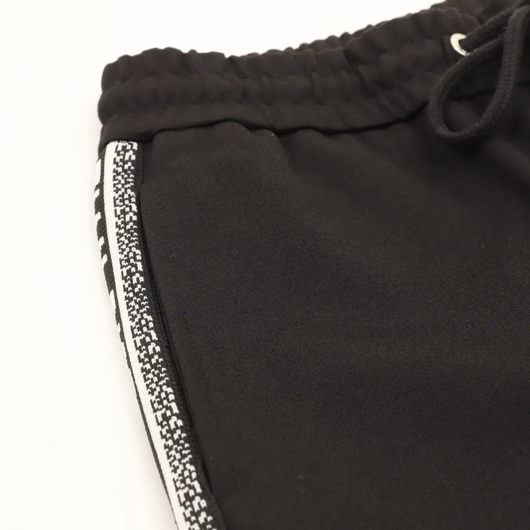 🅿️500 Dior/Dior 25Fw side webbing trousers, differentiated from the market currency, same style for men and women, new aesthetically inspired and interesting design, quality channel. It makes the overall design more elegant and fashionable. It is the hottest series this summer and is sought after by countless celebrities and fashionistas. The neat details of the cutting process add color to the playful fashion! The neat and meticulous design, and the well-fitting structure is unique. The upper body not only has outstanding recognition, but also looks younger and younger. A style that has the ultimate wearing meaning and performance, with gorgeous color combinations, the craftsmanship of this style must be extremely extraordinary, and the upper body comfort is definitely strong enough, which is also a manifestation of the essence of luxury! It is soft and thin, feels extremely alluring, and has very strong breathability. It is especially suitable for spring and summer seasons. It is a comfortable and comfortable piece to wear. Moreover, the details and the craftsmanship of the webbing are perfect, giving it a more high-end feel!  Size：S-XL