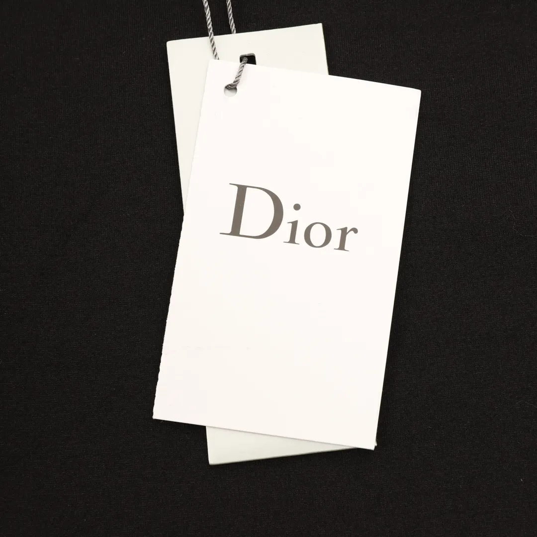 🅿️500 Dior/Dior 25Fw side webbing trousers, differentiated from the market currency, same style for men and women, new aesthetically inspired and interesting design, quality channel. It makes the overall design more elegant and fashionable. It is the hottest series this summer and is sought after by countless celebrities and fashionistas. The neat details of the cutting process add color to the playful fashion! The neat and meticulous design, and the well-fitting structure is unique. The upper body not only has outstanding recognition, but also looks younger and younger. A style that has the ultimate wearing meaning and performance, with gorgeous color combinations, the craftsmanship of this style must be extremely extraordinary, and the upper body comfort is definitely strong enough, which is also a manifestation of the essence of luxury! It is soft and thin, feels extremely alluring, and has very strong breathability. It is especially suitable for spring and summer seasons. It is a comfortable and comfortable piece to wear. Moreover, the details and the craftsmanship of the webbing are perfect, giving it a more high-end feel!  Size：S-XL