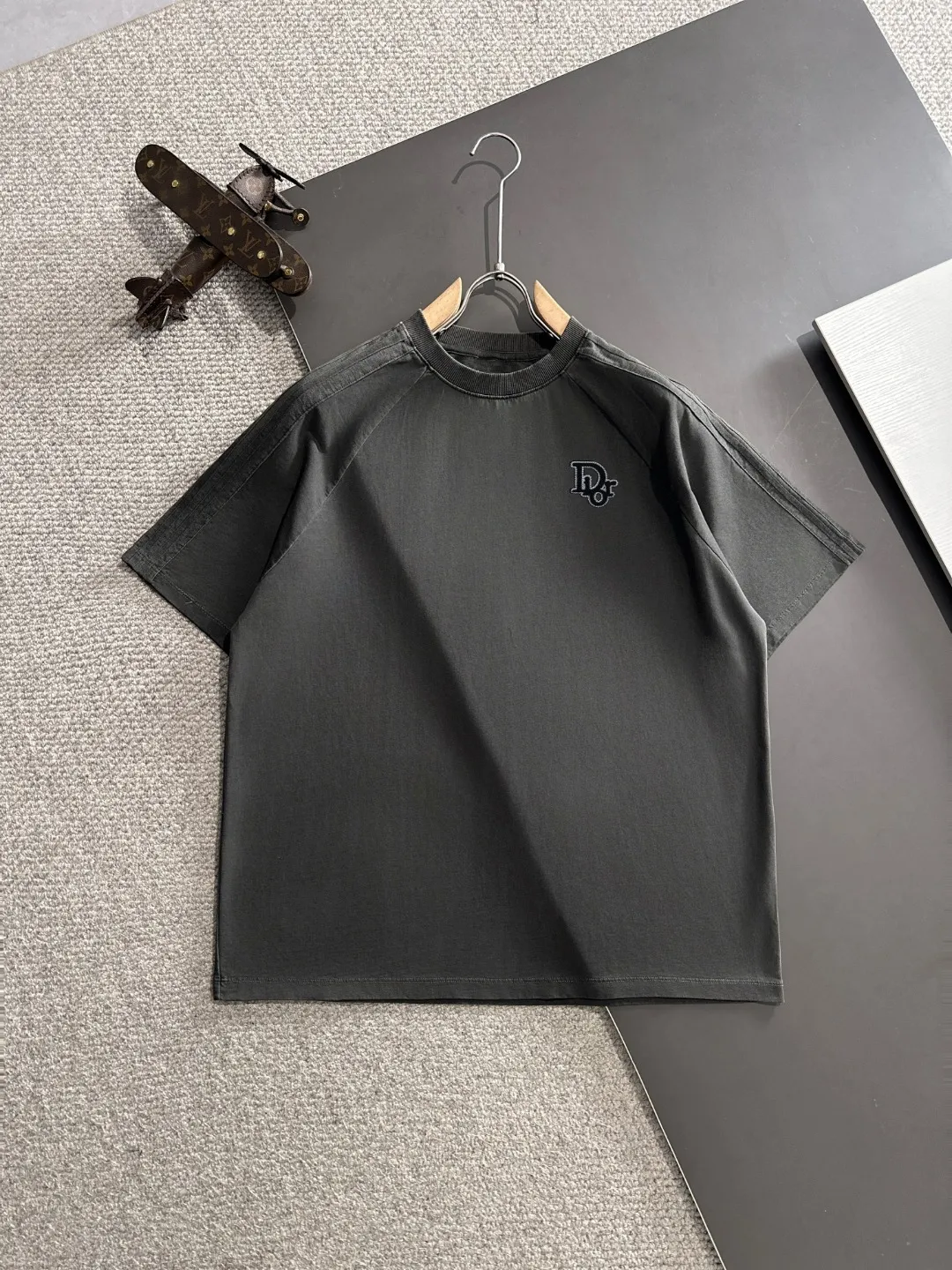 🅿️500 next day shipping DIOR/Dior high quality 2025 spring and summer new elastic band casual heavy industry washed suit, batik tripe sweat-absorbent and breathable, counter-customized fabric with high breathability and comfort, impeccable details, brand element design concept, reflecting high quality. It feels delicate and soft! It presents a casual cut and the upper body shape is great! Trading company channels are rare and available on the official website simultaneously! From a high-end men's positioning brand, high-end, low-key luxury taste, people can't refuse! Exquisite workmanship and impeccable quality! The overall style is simple, fashionable and timeless, fully meeting the requirements of stylish and tasteful dressing! Size: S-XXL