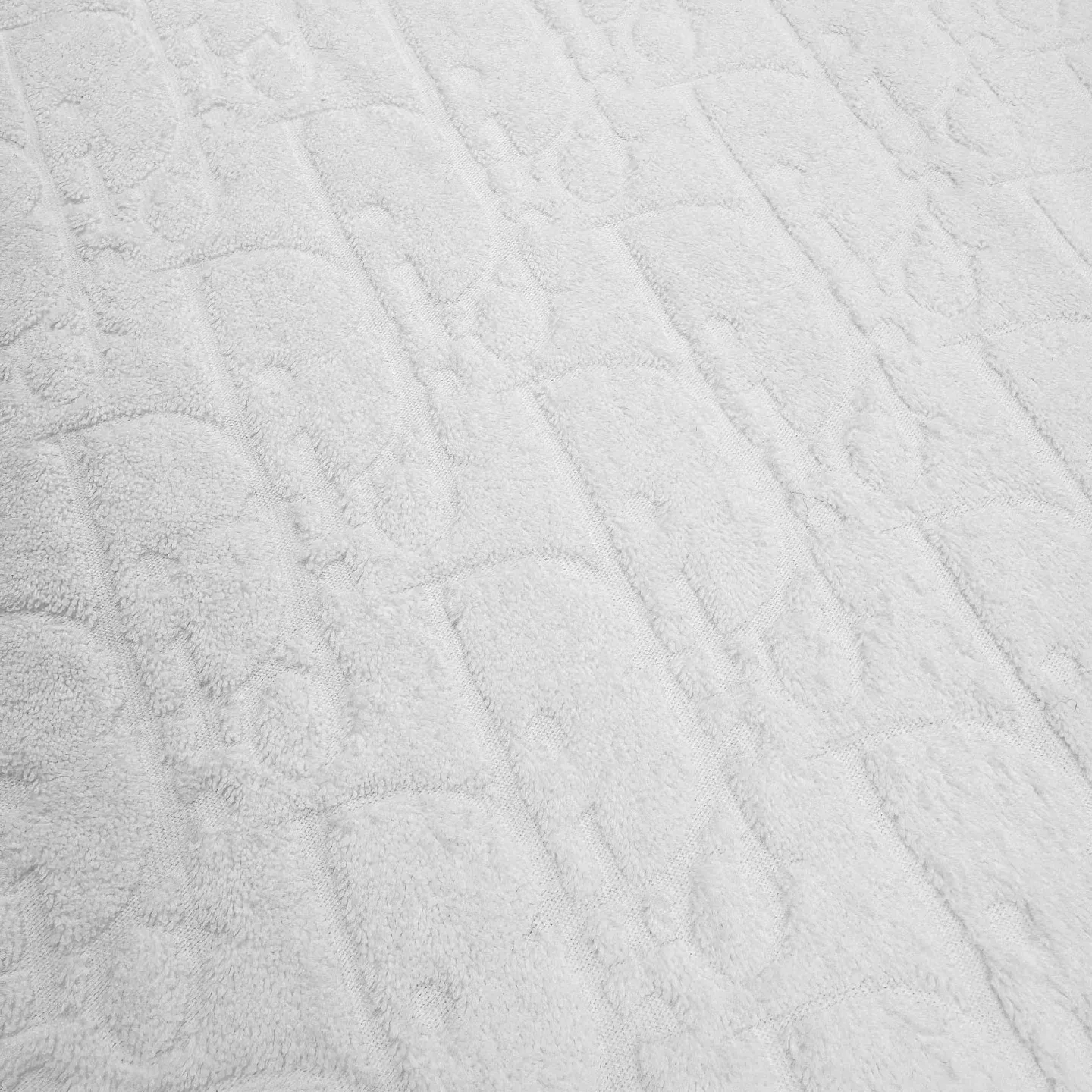 🅿️530 [Exclusive supply] CD all-over jacquard towel embroidered hooded sweatshirt (white). Original purchase and development of 17,500. The fabric is made of customized Dior jacquard fabric. It feels soft and comfortable against the skin. It is decorated with jacquard patterns of the same color on the front. It is delicately interwoven and dazzling. It is like artistic brushstrokes gently swaying on the soft towel. The looming dark lines highlight the nobility and elegance. Every detail exudes charm. Customized Dior jacquard fabrics form Oblique patterns through changes in warp and weft structures. The jacquard looms weave the jacquard fabrics before dyeing and finishing. The details are authentic, and ergonomic three-dimensional tailoring returns to traditional craftsmanship through segmentation, folding, shrinking, and stretching techniques. The so-called slow work produces fine work, which is respect for the material. The pursuit of feel. The workmanship is complicated and cumbersome. The time is slow. The loss is high, and the fabrics are washed. It has better hand feel and texture, is not easy to deform, shrink or fade, and maintains long-term beauty. Size:S-M-L-XL