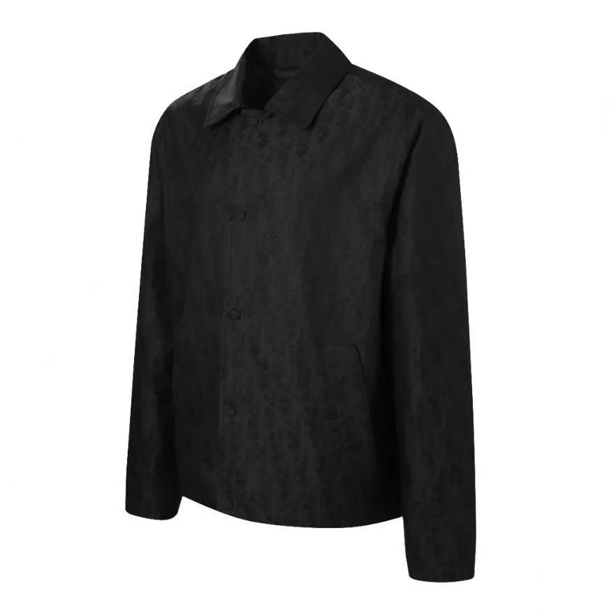 🅿️520 [Original quality] CD full-frame jacquard lapel jacket (black) The fabric is made of 100% nylon fabric. The ultra-fine denier yarn is made through precision weaving technology to achieve a fabric density of 580 needles/square inch, which is lightweight while building a strong frame. The microporous structure is breathable and water-repellent, greatly improving the performance of the finished product in multiple occasions. Advanced laser jacquard technology is used to form a concave and convex texture on the surface of the fabric, with a strong three-dimensional effect and a more obvious 3D effect. The pattern is clear and delicate, and the color is full and even. Size:46/48/50/52