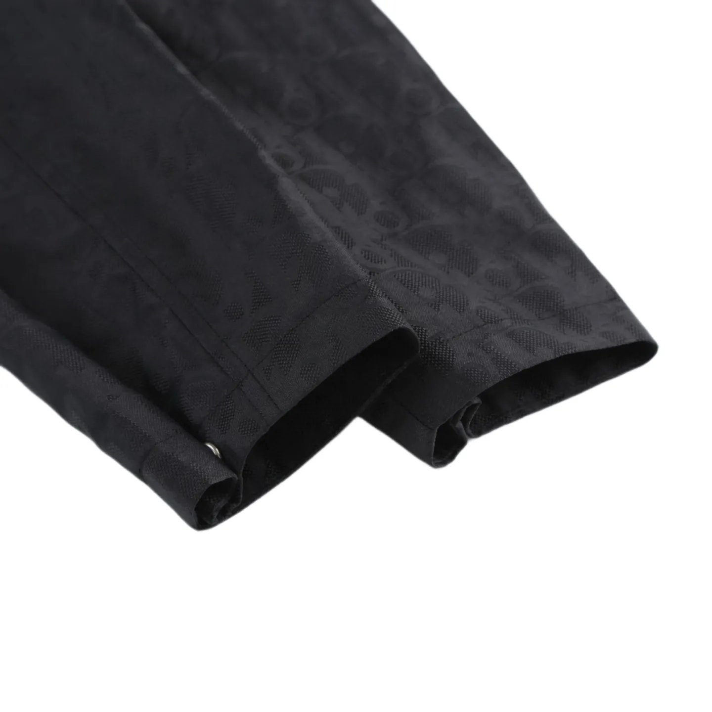 🅿️520 [Original quality] CD full-frame jacquard lapel jacket (black) The fabric is made of 100% nylon fabric. The ultra-fine denier yarn is made through precision weaving technology to achieve a fabric density of 580 needles/square inch, which is lightweight while building a strong frame. The microporous structure is breathable and water-repellent, greatly improving the performance of the finished product in multiple occasions. Advanced laser jacquard technology is used to form a concave and convex texture on the surface of the fabric, with a strong three-dimensional effect and a more obvious 3D effect. The pattern is clear and delicate, and the color is full and even. Size:46/48/50/52