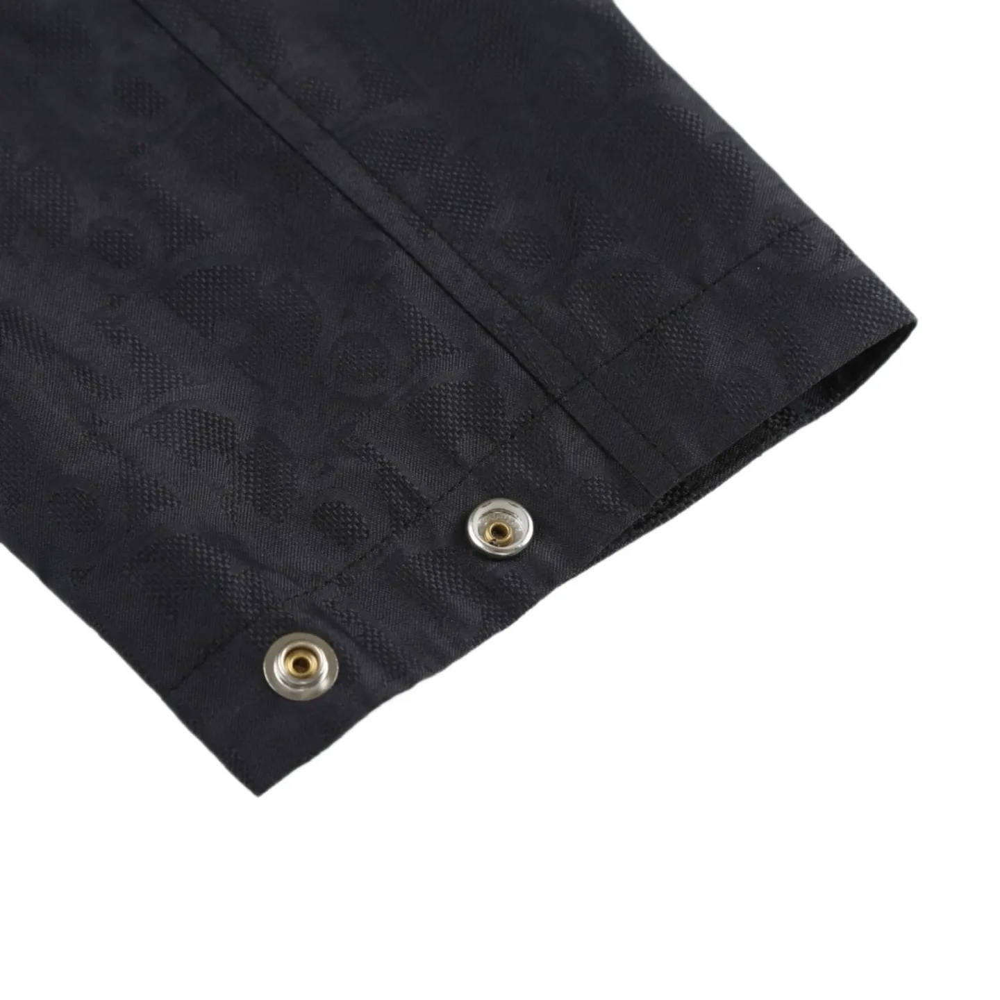 🅿️520 [Original quality] CD full-frame jacquard lapel jacket (black) The fabric is made of 100% nylon fabric. The ultra-fine denier yarn is made through precision weaving technology to achieve a fabric density of 580 needles/square inch, which is lightweight while building a strong frame. The microporous structure is breathable and water-repellent, greatly improving the performance of the finished product in multiple occasions. Advanced laser jacquard technology is used to form a concave and convex texture on the surface of the fabric, with a strong three-dimensional effect and a more obvious 3D effect. The pattern is clear and delicate, and the color is full and even. Size:46/48/50/52