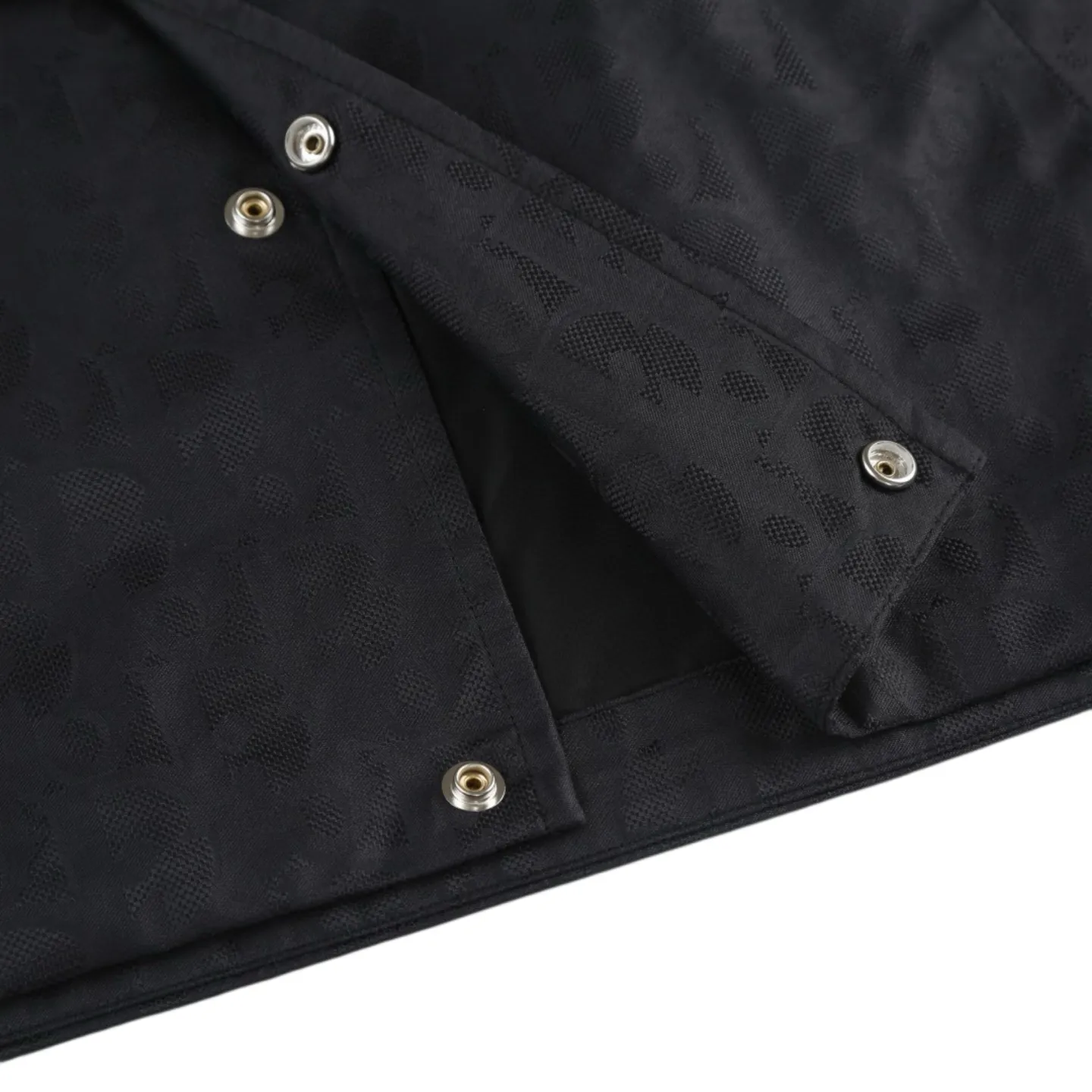 🅿️520 [Original quality] CD full-frame jacquard lapel jacket (black) The fabric is made of 100% nylon fabric. The ultra-fine denier yarn is made through precision weaving technology to achieve a fabric density of 580 needles/square inch, which is lightweight while building a strong frame. The microporous structure is breathable and water-repellent, greatly improving the performance of the finished product in multiple occasions. Advanced laser jacquard technology is used to form a concave and convex texture on the surface of the fabric, with a strong three-dimensional effect and a more obvious 3D effect. The pattern is clear and delicate, and the color is full and even. Size:46/48/50/52
