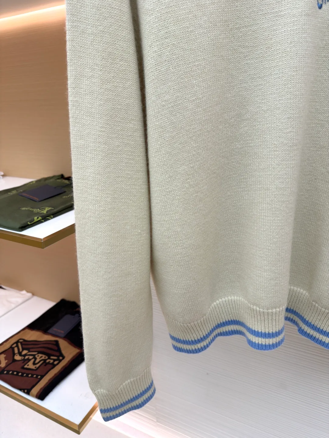 Dior letter embroidered sweater ●Original version: Purchased and developed by 9689 ●Item number: 1680982-B25 ●Material: wool fabric ●Technology: embroidery production ●Version: fitted version ●Weight: about 620 grams ●Size: The pattern-spun yarn is custom-dyed in beige and apricot colors, and an imported 12-needle knitting machine is used for the plain weave process. The chest is decorated with a classic logo on the front. The letter pattern is embroidered with imported Tajima machines using thousands of needles. It adopts precise needle embroidery technology. The embroidery is very fine and dense, and the letter pattern outlines the design clearly. Double-sided hanging wool technology, fine workmanship, clear texture and lines, extremely fine woven threads are made of environmentally friendly fibers, the overall wiring is straight and delicate, the fabric is comfortable and soft, the color is consistent and no color difference. It can be matched with the same style to create a fashionable look, to control various occasions, customized accessories, complete three standards, the same style for men and women!
