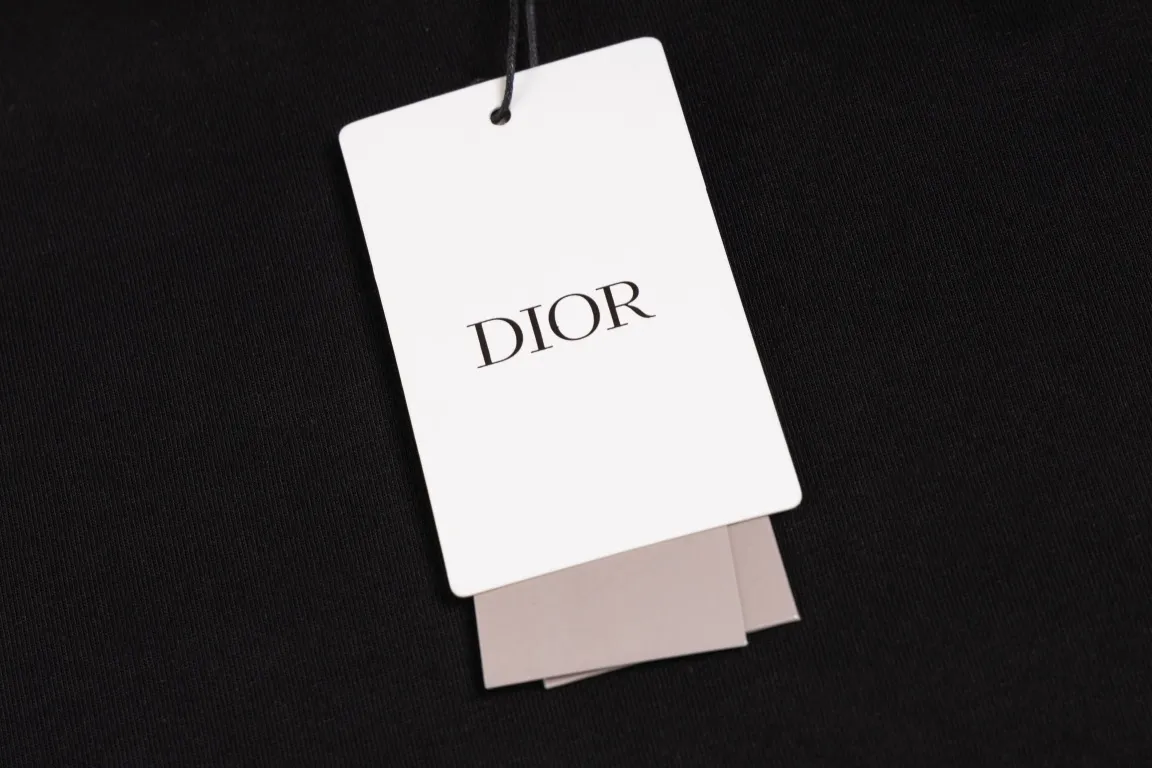 🅿️180 High-quality DIOR/Dior's new flocked specimen letter short-sleeved T-shirt uses flocking technology. Pure cotton double yarn fabric, loose version, complete set of accessories. The fabric is soft and thick. Complete with three labels, same size for men and women. Size xs s m l