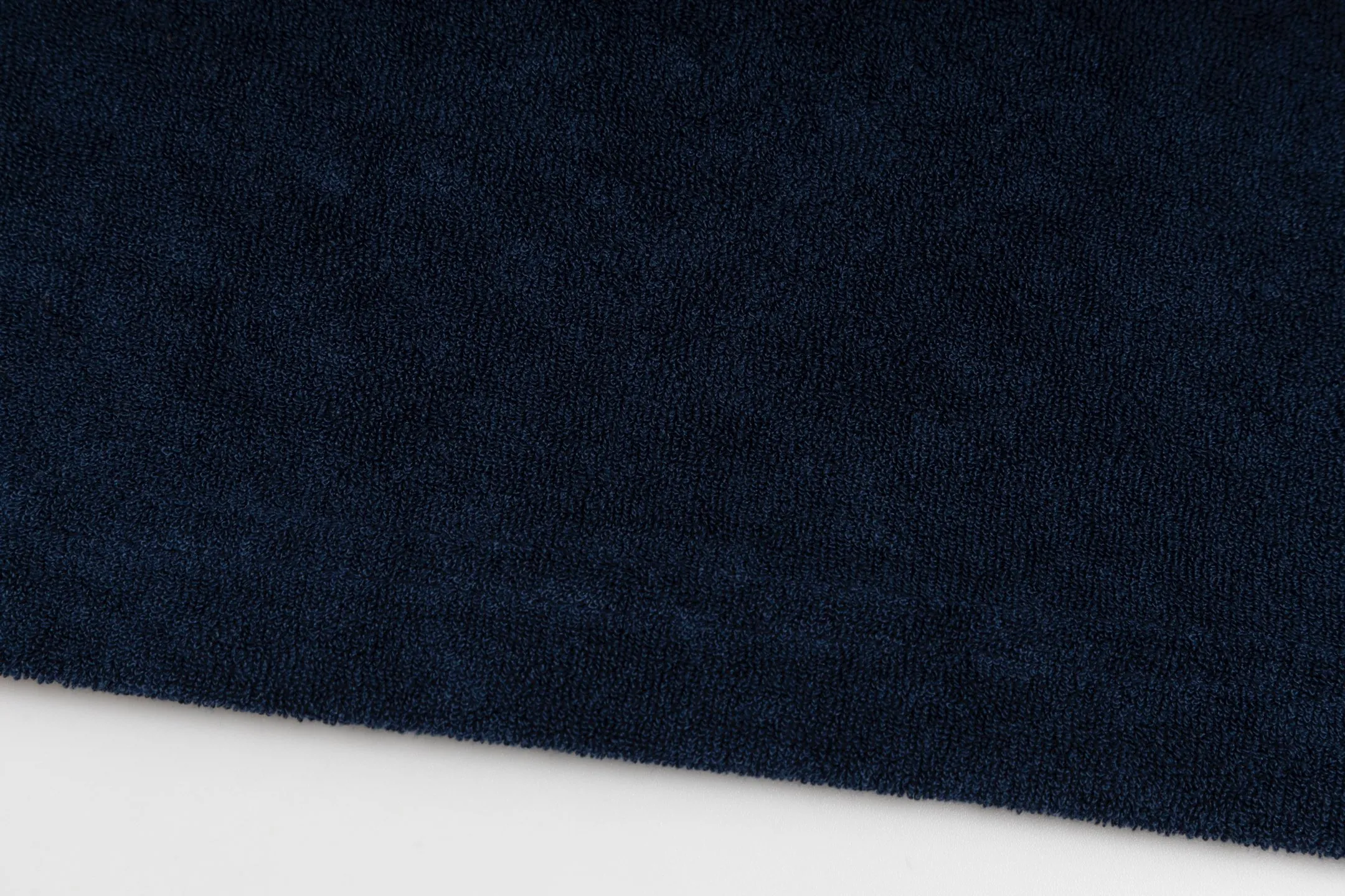 🅿️270 [Exclusive supply] CD letter slogan towel short sleeves (blue) This T-shirt is a new product of the 2025 autumn men's wear series to pay tribute to the heritage. Crafted from cotton terry fabrication, it's enhanced with a classic logo on the chest. The classic style pairs easily with any jeans or shorts from the collection. The fabric is made of pure combed cotton, which enhances resilience and fit; it has a three-dimensional coil structure on the surface, making it soft and moisture-absorbent. The fluffy coils on the outer layer provide breathability, and the inner layer is smooth and delicate; the texture of the terry fabric is used to simulate the touch of a towel. Add exquisite details to soft fabrics through embroidery to enhance the sense of luxury; the needle-stitch embroidery process has unique style and characteristics. The number of times the stitches are repeated highlights the layering and delicacy. Needle embroidery can achieve very fine details, and the work has a strong sense of line and three-dimensionality. Size:XS.S.M.L