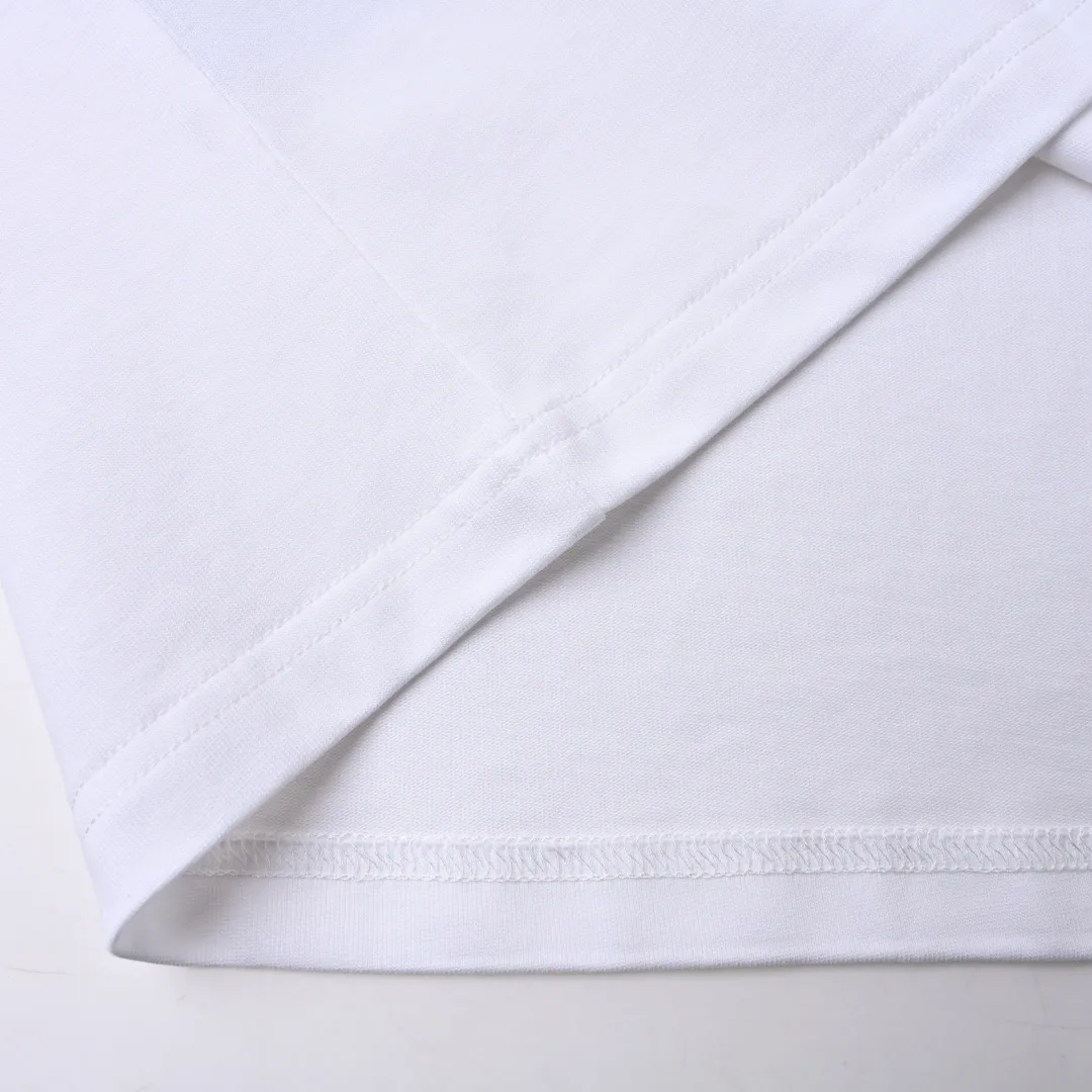 🅿️330 DIOR CD embroidered monogram short-sleeved T-shirt. The original version was purchased from Taikoo Hui for 7400. The original version is customized with 270g cotton fabric, haze blue, apricot dyeing, and the thread dyeing is the same as the original version. The graphic design reinterprets the classic logo. Contrasting logo patch at chest. The imported machine embroidery process makes the letter logo show a delicate and exquisite effect, enhancing the decorative effect. Use an embroidery machine to embroider the designed letter logo onto the patch. Color: black, haze blue, apricot, white Size: S-L