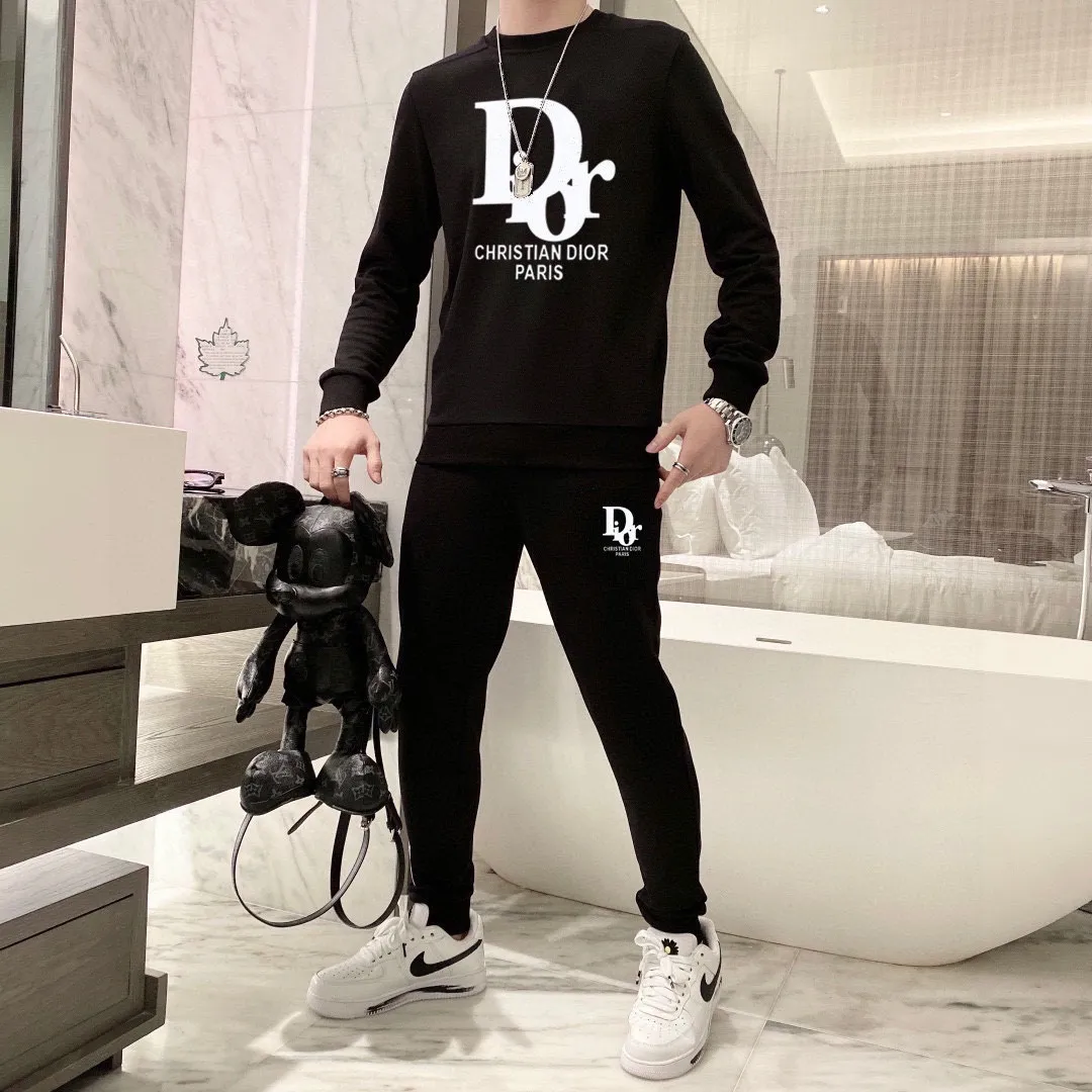 🅿️380 [DIOR Dior] (Fat Man’s Gospel) hot-selling suit is coming. Focus on the original version of the official website. 2025 new hot-selling sweatshirt suit. The original order is the best product. 🇭🇰The meticulous work of top designers is dedicated to a fitting and perfect upper body effect. All-natural high-quality Roman cotton 100%, close-fitting comfort, noble and elegant! Original hardware embodies elegance and nobility! Counter size: M-5XL (maximum wear up to 220 pounds)