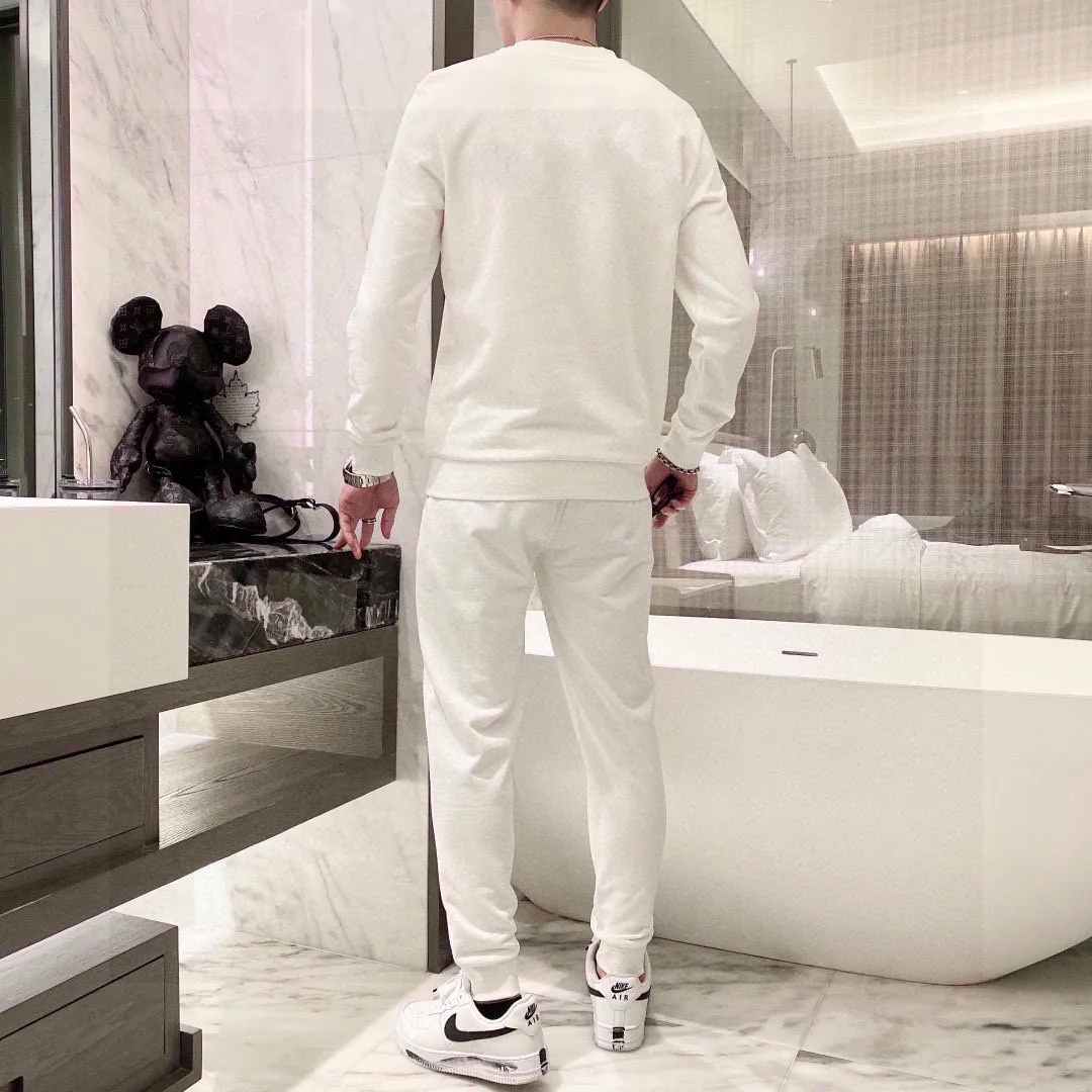 🅿️380 [DIOR Dior] (Fat Man’s Gospel) hot-selling suit is coming. Focus on the original version of the official website. 2025 new hot-selling sweatshirt suit. The original order is the best product. 🇭🇰The meticulous work of top designers is dedicated to a fitting and perfect upper body effect. All-natural high-quality Roman cotton 100%, close-fitting comfort, noble and elegant! Original hardware embodies elegance and nobility! Counter size: M-5XL (maximum wear up to 220 pounds)