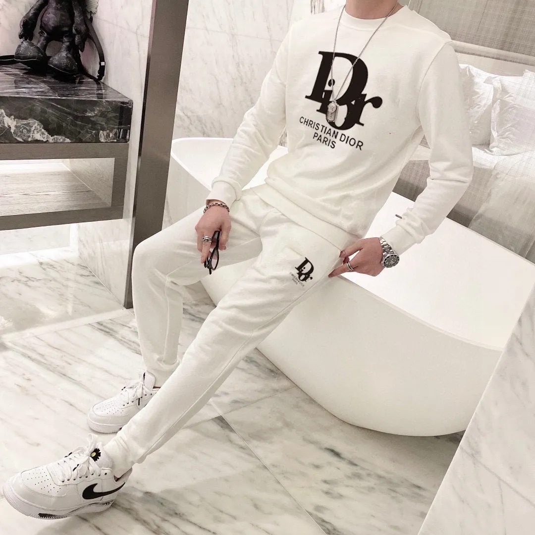 🅿️380 [DIOR Dior] (Fat Man’s Gospel) hot-selling suit is coming. Focus on the original version of the official website. 2025 new hot-selling sweatshirt suit. The original order is the best product. 🇭🇰The meticulous work of top designers is dedicated to a fitting and perfect upper body effect. All-natural high-quality Roman cotton 100%, close-fitting comfort, noble and elegant! Original hardware embodies elegance and nobility! Counter size: M-5XL (maximum wear up to 220 pounds)