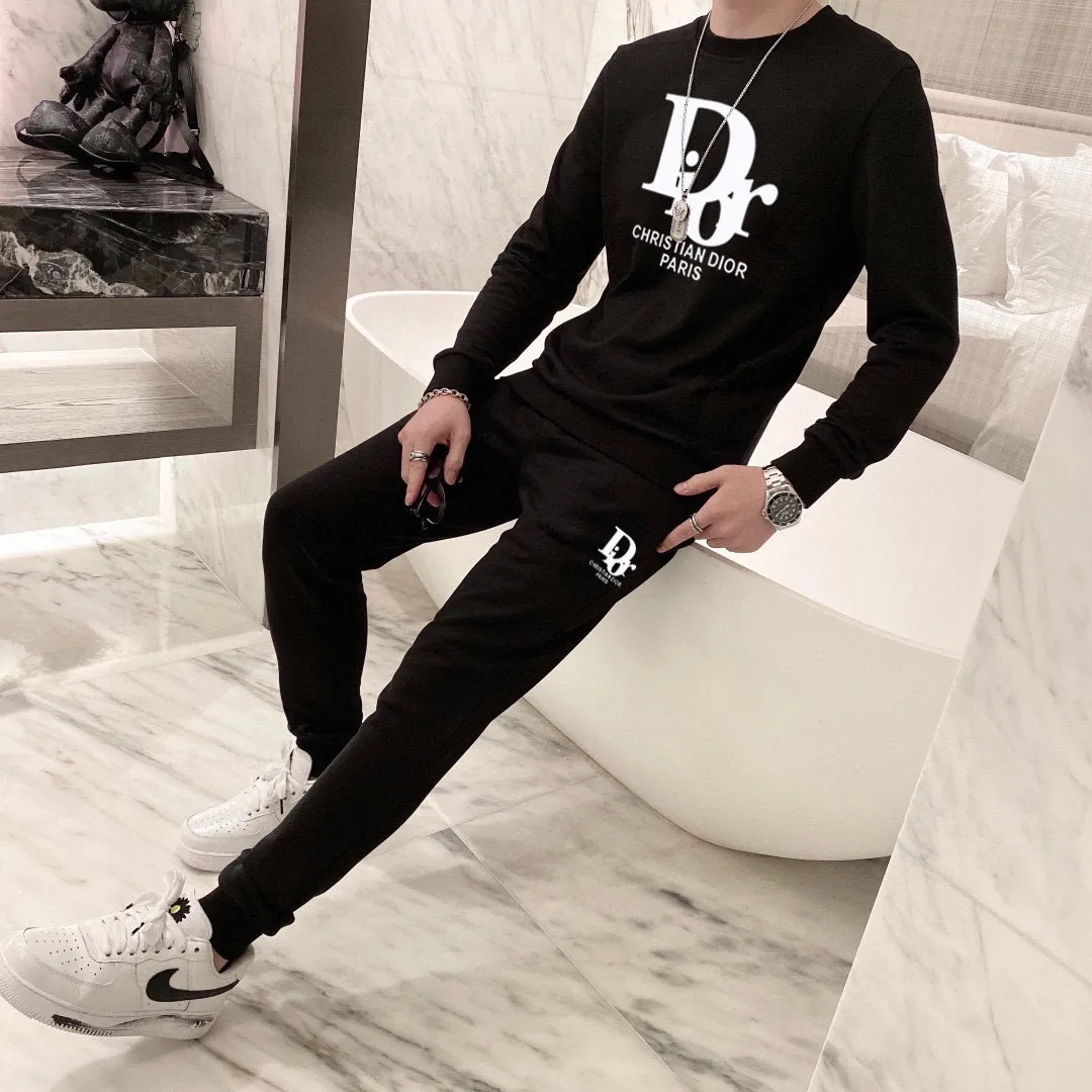 🅿️380 [DIOR Dior] (Fat Man’s Gospel) hot-selling suit is coming. Focus on the original version of the official website. 2025 new hot-selling sweatshirt suit. The original order is the best product. 🇭🇰The meticulous work of top designers is dedicated to a fitting and perfect upper body effect. All-natural high-quality Roman cotton 100%, close-fitting comfort, noble and elegant! Original hardware embodies elegance and nobility! Counter size: M-5XL (maximum wear up to 220 pounds)