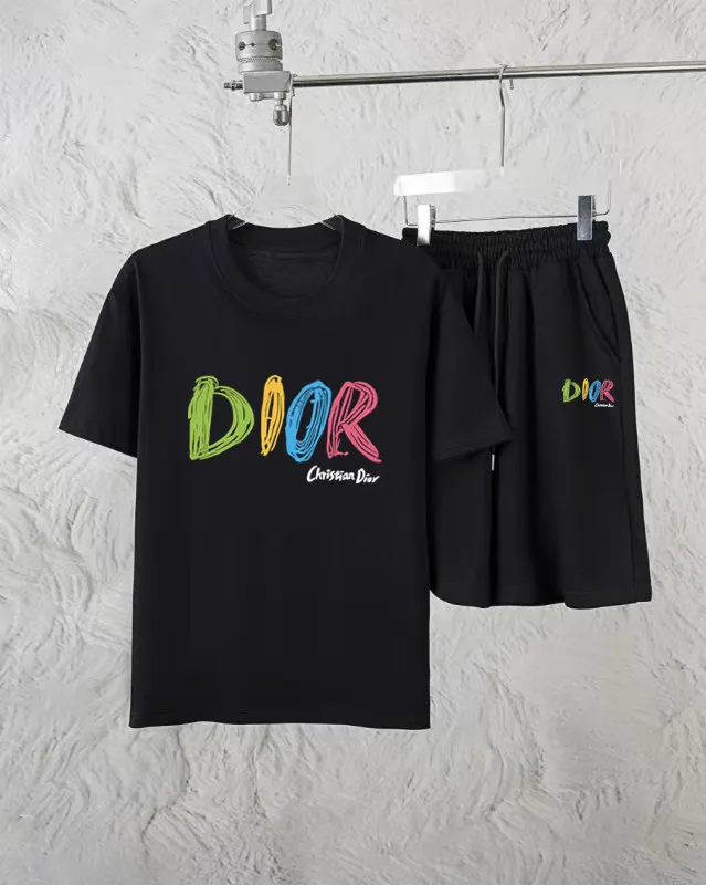 🅿️300 Dior Exclusively provides new trendy men’s fashionable round neck short-sleeved shorts suits, trendy and fashionable casual short-sleeved suits! It has high breathability and comfort, impeccable details, and brand element design concept, reflecting high quality. It presents a casual cut and the upper body shape is great! Material: 260g double yarn pure cotton short sleeves + 360g pure cotton terry shorts Size: S-XXL 🔥 (please state your height and weight when placing an order)
