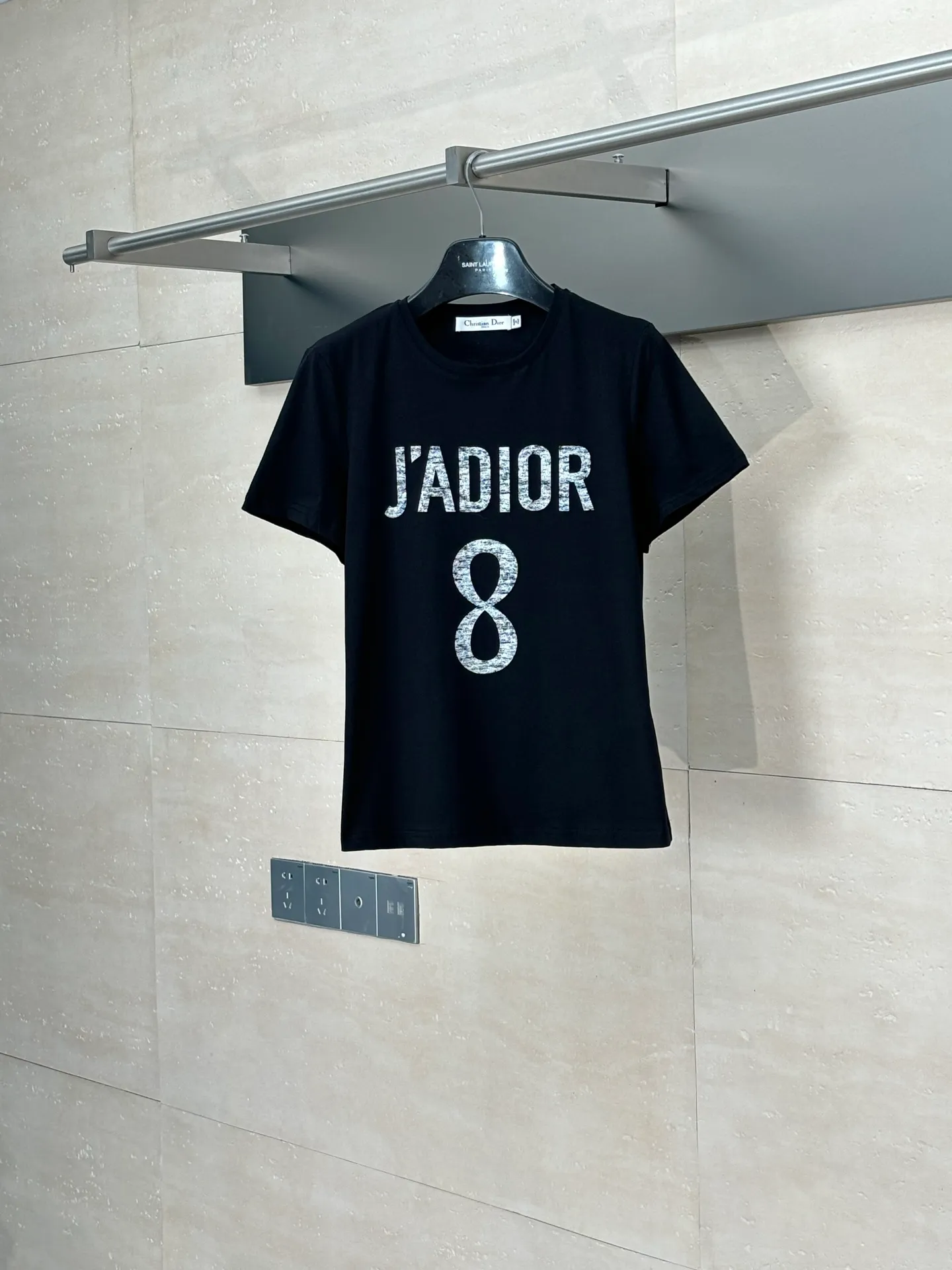 🅿️256 Dio*/ Dior 25Ss new classic 8-letter printed round-neck short-sleeved T-shirt. Customized cotton material, breathable, comfortable, and full of texture. The short-sleeved T-shirt is cut to highlight the brand style. Made of heavyweight pure cotton, slightly stretchy, showing a slimming visual effect. The light letters permeate to give a soft and fresh feeling. The classic "JADIOR 8" words highlight the brand charm and add a sense of fashion. Size: S/M/L
