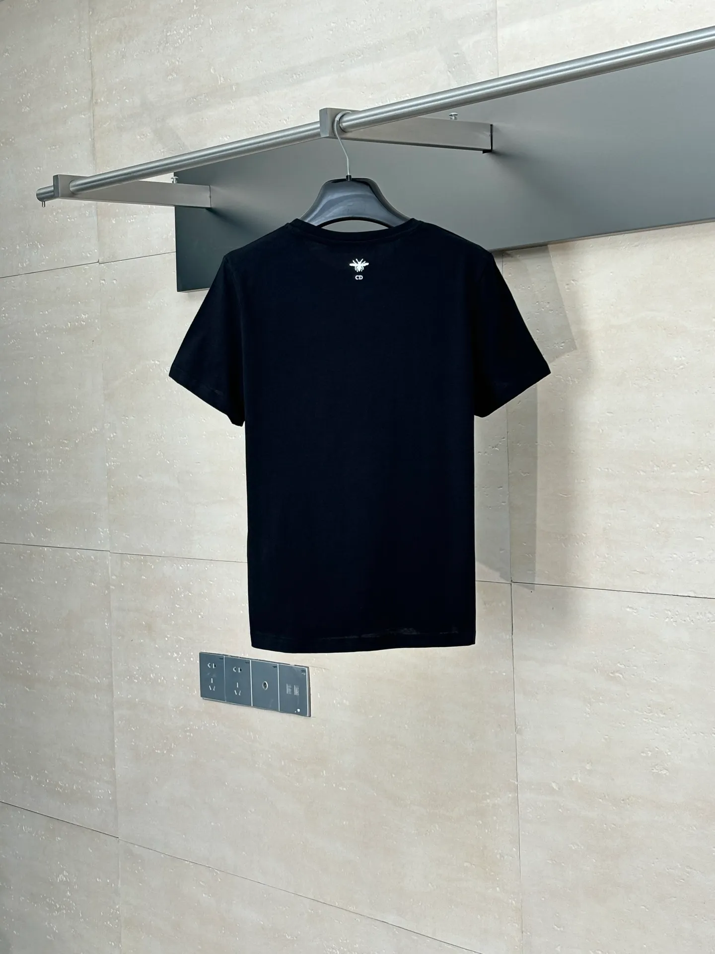 🅿️256 Dio*/ Dior 25Ss new classic 8-letter printed round-neck short-sleeved T-shirt. Customized cotton material, breathable, comfortable, and full of texture. The short-sleeved T-shirt is cut to highlight the brand style. Made of heavyweight pure cotton, slightly stretchy, showing a slimming visual effect. The light letters permeate to give a soft and fresh feeling. The classic "JADIOR 8" words highlight the brand charm and add a sense of fashion. Size: S/M/L