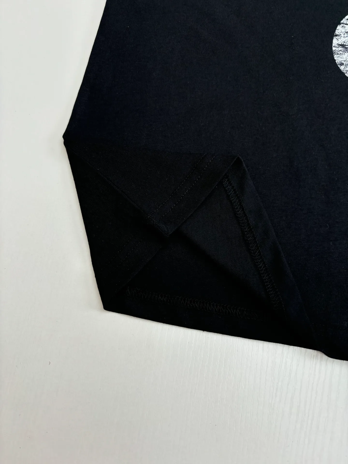 🅿️256 Dio*/ Dior 25Ss new classic 8-letter printed round-neck short-sleeved T-shirt. Customized cotton material, breathable, comfortable, and full of texture. The short-sleeved T-shirt is cut to highlight the brand style. Made of heavyweight pure cotton, slightly stretchy, showing a slimming visual effect. The light letters permeate to give a soft and fresh feeling. The classic "JADIOR 8" words highlight the brand charm and add a sense of fashion. Size: S/M/L