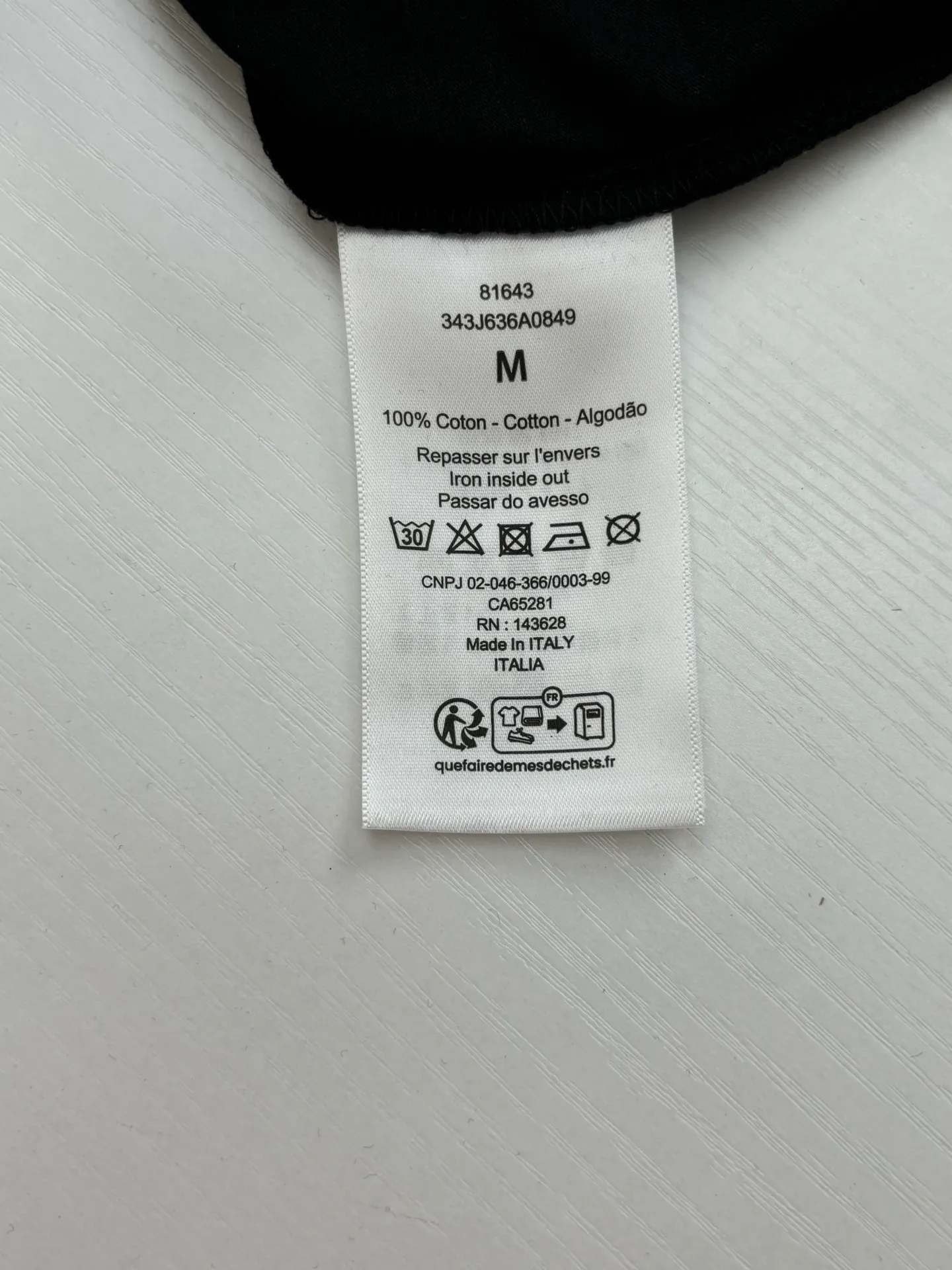 🅿️256 Dio*/ Dior 25Ss new classic 8-letter printed round-neck short-sleeved T-shirt. Customized cotton material, breathable, comfortable, and full of texture. The short-sleeved T-shirt is cut to highlight the brand style. Made of heavyweight pure cotton, slightly stretchy, showing a slimming visual effect. The light letters permeate to give a soft and fresh feeling. The classic "JADIOR 8" words highlight the brand charm and add a sense of fashion. Size: S/M/L