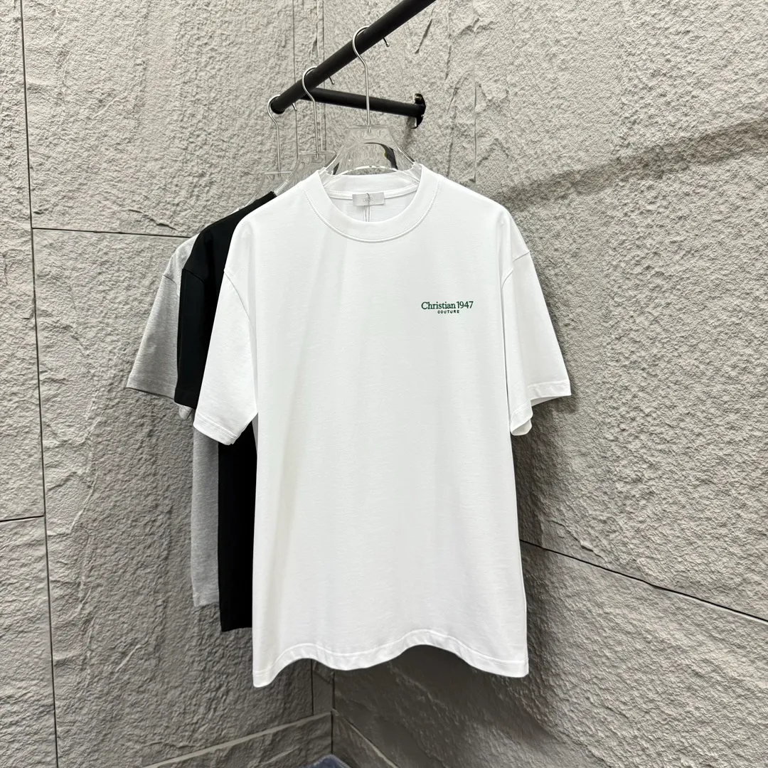 🅿️180 Dio*Dior* 2025 spring and summer style Classic letters 1947 embroidered personalized logo Customized double yarn plain cotton fabric Short-sleeved T-shirt Uniform for men and women Color: Angora red black white light blue Size: S (90-130 catties) M (120-150 catties) L (140-165 catties) XL (160-180 pounds) XXL (180-210 pounds)