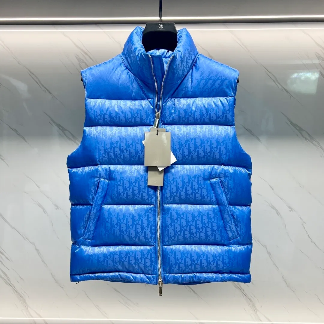 🅿️620 2025 Autumn and Winter New Style🆕Down Jacket Original 1:1 customized hardware accessories are all imported and original customization Welcome to compare at the counter Absolutely high quality Use top-grade 95 white duck down Super soft Filled with fluffy and full feathers Super heavy-duty Fabrics with excellent workmanship👍Perfect version Note⚠The fabric is super comfortable Exclusive model Non-market goods Same size for men and women: M～XXL