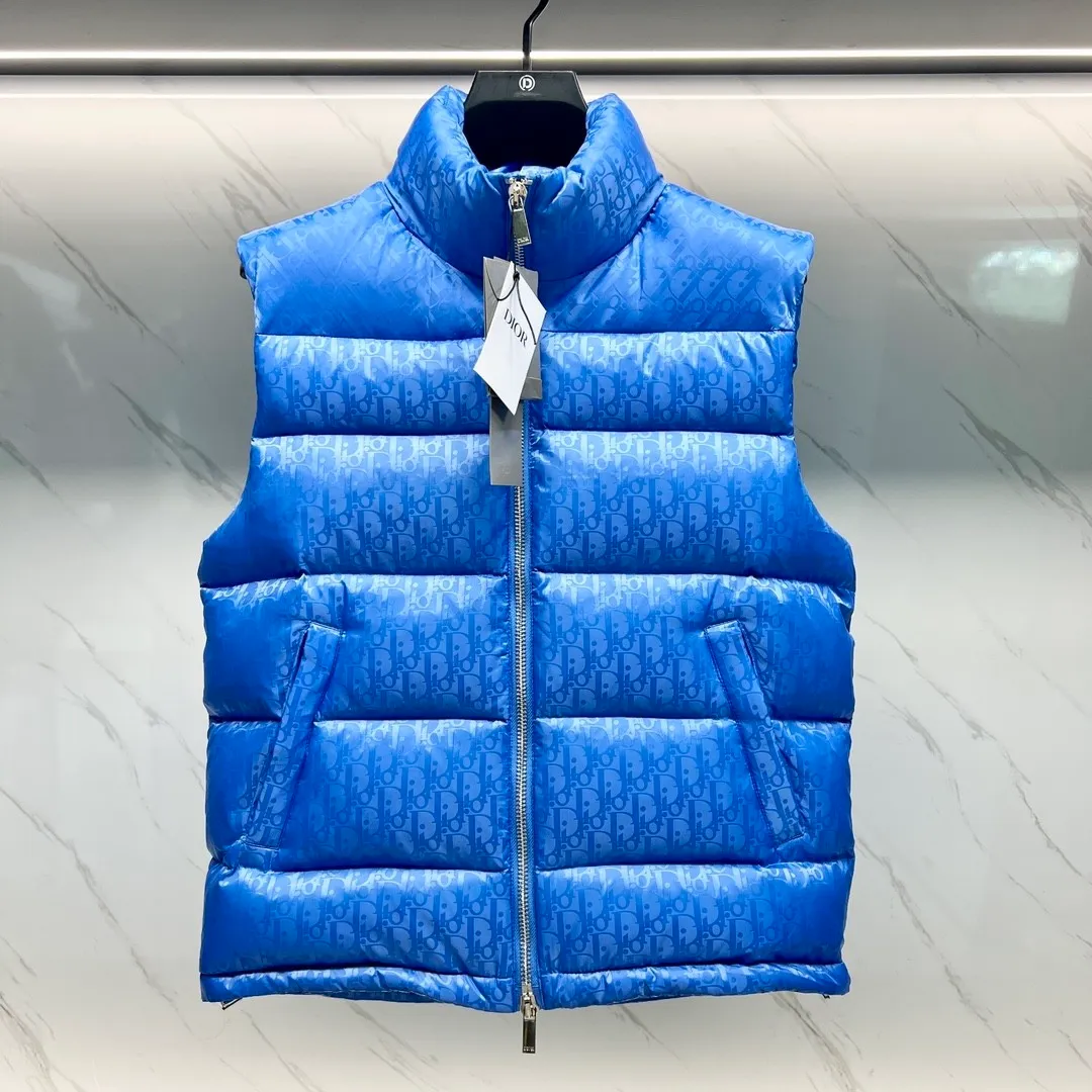 🅿️620 2025 Autumn and Winter New Style🆕Down Jacket Original 1:1 customized hardware accessories are all imported and original customization Welcome to compare at the counter Absolutely high quality Use top-grade 95 white duck down Super soft Filled with fluffy and full feathers Super heavy-duty Fabrics with excellent workmanship👍Perfect version Note⚠The fabric is super comfortable Exclusive model Non-market goods Same size for men and women: M～XXL