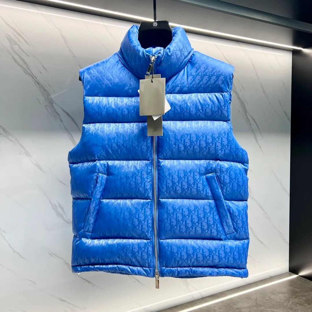 🅿️620 2025 Autumn and Winter New Style🆕Down Jacket Original 1:1 customized hardware accessories are all imported and original customization Welcome to compare at the counter Absolutely high quality Use top-grade 95 white duck down Super soft Filled with fluffy and full feathers Super heavy-duty Fabrics with excellent workmanship👍Perfect version Note⚠The fabric is super comfortable Exclusive model Non-market goods Same size for men and women: M～XXL