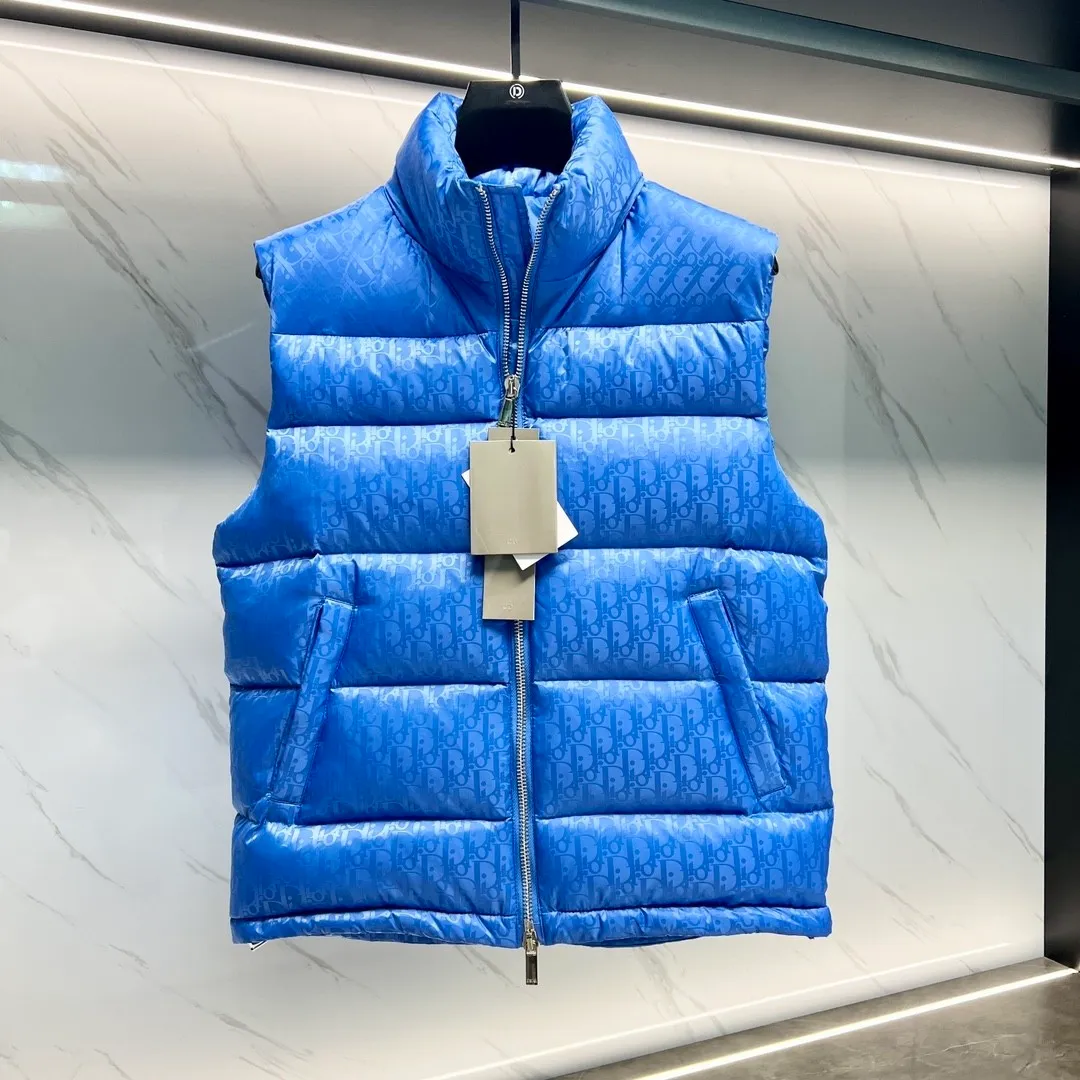 🅿️620 2025 Autumn and Winter New Style🆕Down Jacket Original 1:1 customized hardware accessories are all imported and original customization Welcome to compare at the counter Absolutely high quality Use top-grade 95 white duck down Super soft Filled with fluffy and full feathers Super heavy-duty Fabrics with excellent workmanship👍Perfect version Note⚠The fabric is super comfortable Exclusive model Non-market goods Same size for men and women: M～XXL