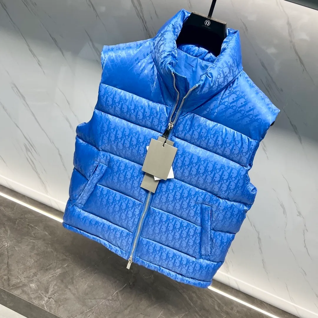 🅿️620 2025 Autumn and Winter New Style🆕Down Jacket Original 1:1 customized hardware accessories are all imported and original customization Welcome to compare at the counter Absolutely high quality Use top-grade 95 white duck down Super soft Filled with fluffy and full feathers Super heavy-duty Fabrics with excellent workmanship👍Perfect version Note⚠The fabric is super comfortable Exclusive model Non-market goods Same size for men and women: M～XXL