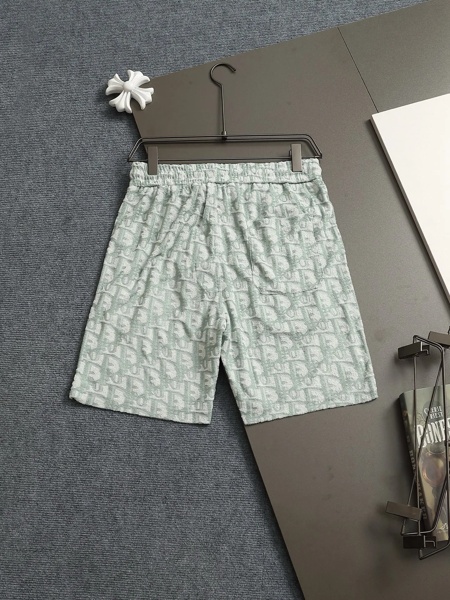 🅿️210 DIOR Dior 25ss counter same style terry velvet shorts🔥couple style ~ carefully made of cotton terry fabric, decorated with tonal jacquard patterns, highlighting Dior's classic Oblique print. Thick plate three-dimensional! The thicker clothes make the overall high breathability and softness more prominent, and the full cotton texture makes it extremely comfortable. A must-have item for high-end people, complete with original accessories and accessories! Same style for men and women! Color: black, navy blue, dark green Size: XS S M L
