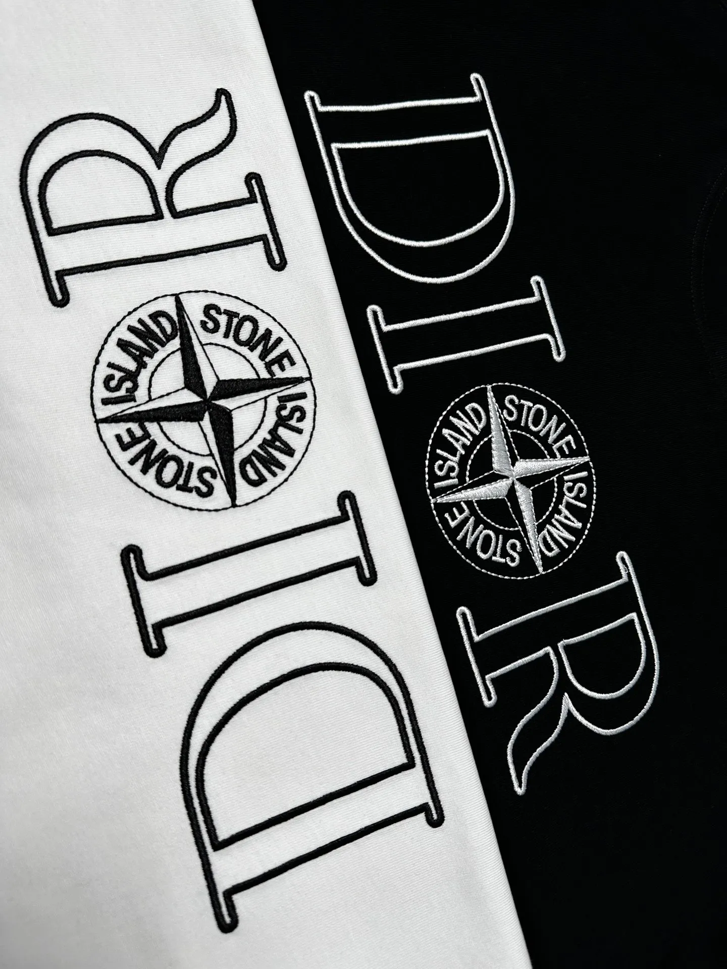 🅿️200 Dior short-sleeved T-shirt Technique: Embroidery Size: S~XL Color: Black White Fabric: combed tight cotton cover 280g, soft to the touch, meticulous workmanship. The same loose fit for men and women!