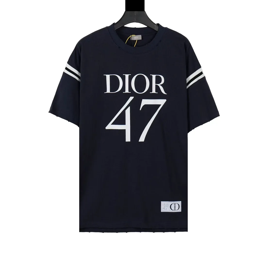 🅿️200 (with carrying case ➕5) CD 2024 new model No. 47 printed patch sleeve T-shirt Official website price: 22000 ￥ (1702T white) The fabric is made of [10s cotton slub plain weave], [gram weight 310g], Purchased a three-color Y version [custom-dyed bulk fabric color], the front panel was made with [eight-claw machine screen glue printing + digital direct injection and dot color integration], the sleeves [flat machine splicing cotton flat machine collar inter-color ribbing], the hem [special machine herringbone car stickers CD logo woven mark], all the hem and cuffs [special machine hand-picked toe-turning technology], and the ready-made clothes were made [hand-made frayed and distressed washing technology]. Size: XS S M L