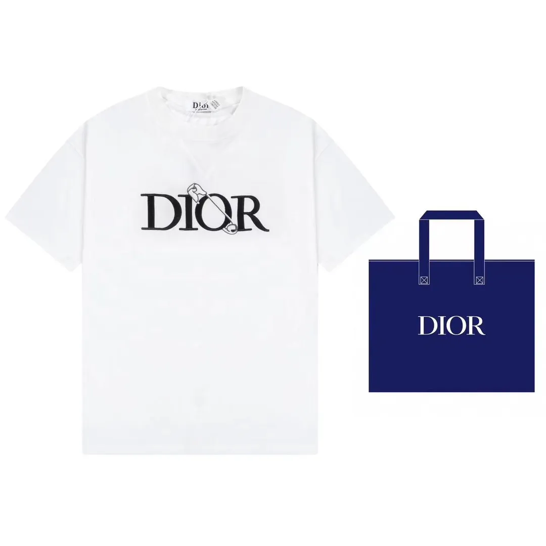 🅿️180 (➕5🉑with handbag) DIOR Dior pin🧷letter embroidered sweatshirt with thousands of stitches three-dimensional embroidery on the chest DIOR🧷 pattern classic short-sleeved T-shirt Customized 240g same vat dyed fabric feels very comfortable The latest brick cabinet synchronization in spring and summer OS off-shoulder version Fashionable and individual Super versatile and good-looking one is very suitable for both men and women A must-have item for everyone, hangtag collar label Washed wheat, complete with three standards, style number: 23802, color: white, size: XS~L
