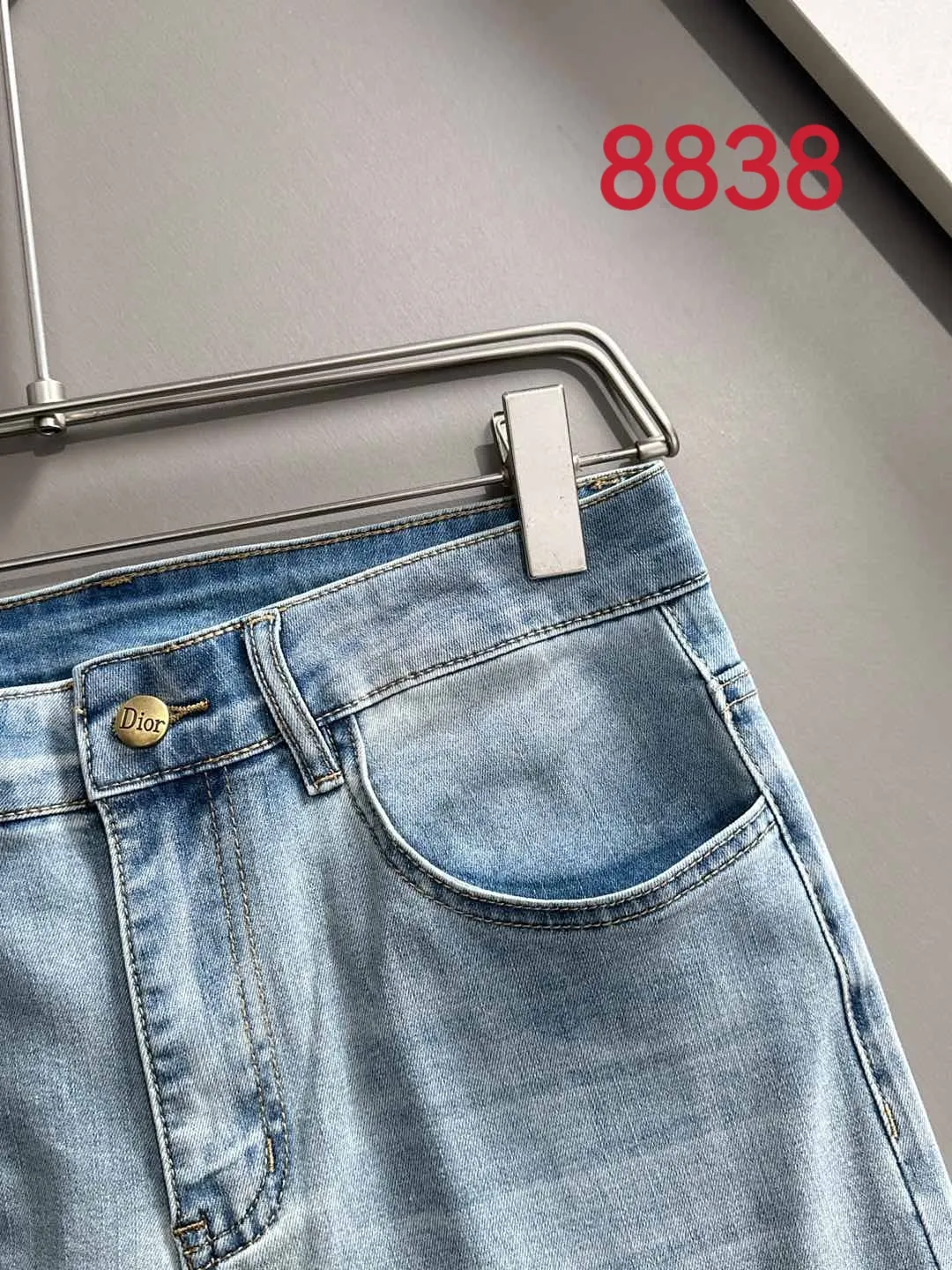 🅿️400 Dior 2025 summer slim-fit jeans trousers, woven from imported Japanese Denim plain cotton denim fabric, complete with three standards, simple yet elegant, soft, delicate and comfortable, versatile and fashionable upper body! Light luxury, a must-have item for daily commuting! 8838 code number: 28-38 (please state your height and weight when placing an order)