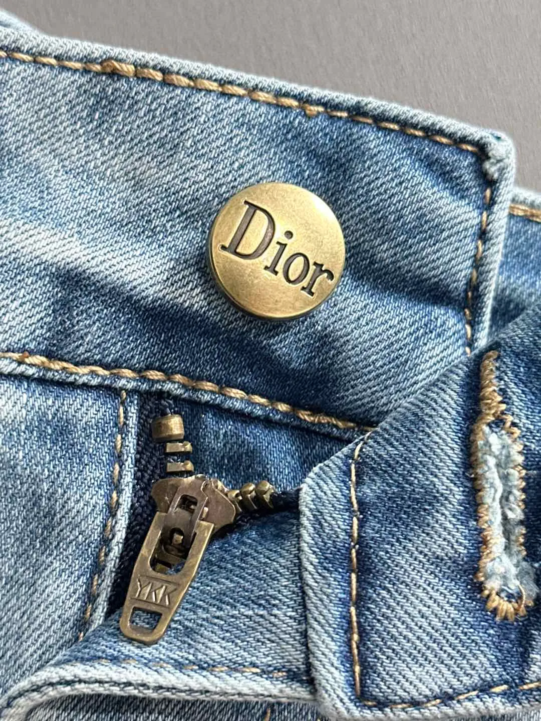 🅿️400 Dior 2025 summer slim-fit jeans trousers, woven from imported Japanese Denim plain cotton denim fabric, complete with three standards, simple yet elegant, soft, delicate and comfortable, versatile and fashionable upper body! Light luxury, a must-have item for daily commuting! 8838 code number: 28-38 (please state your height and weight when placing an order)