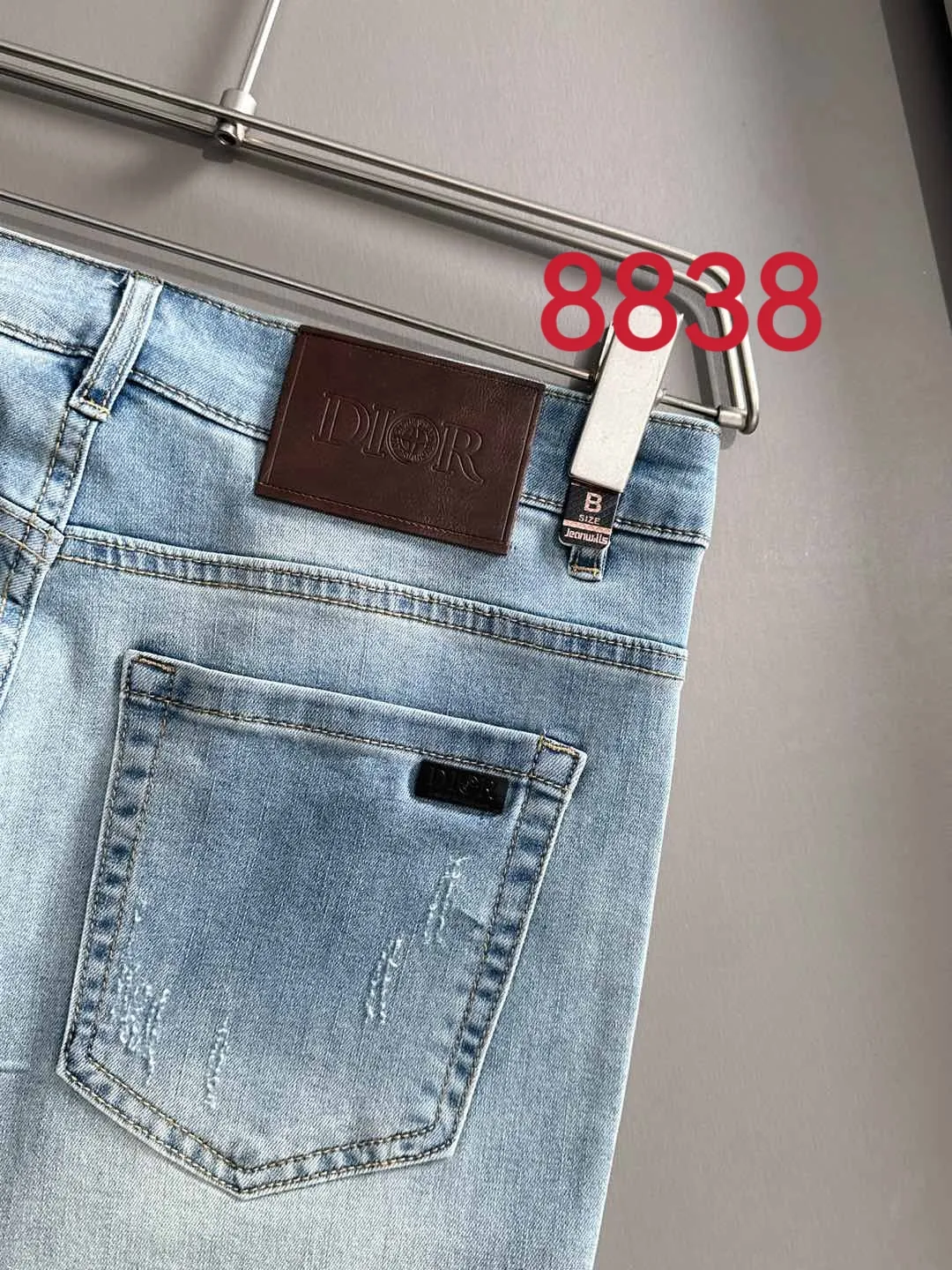 🅿️400 Dior 2025 summer slim-fit jeans trousers, woven from imported Japanese Denim plain cotton denim fabric, complete with three standards, simple yet elegant, soft, delicate and comfortable, versatile and fashionable upper body! Light luxury, a must-have item for daily commuting! 8838 code number: 28-38 (please state your height and weight when placing an order)