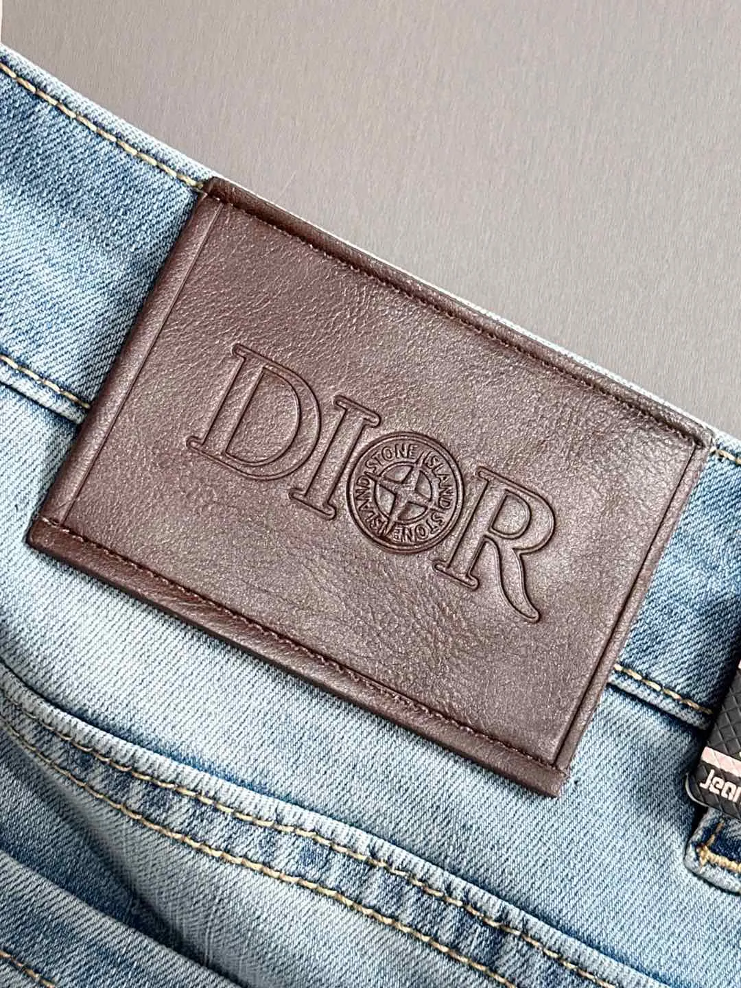🅿️400 Dior 2025 summer slim-fit jeans trousers, woven from imported Japanese Denim plain cotton denim fabric, complete with three standards, simple yet elegant, soft, delicate and comfortable, versatile and fashionable upper body! Light luxury, a must-have item for daily commuting! 8838 code number: 28-38 (please state your height and weight when placing an order)