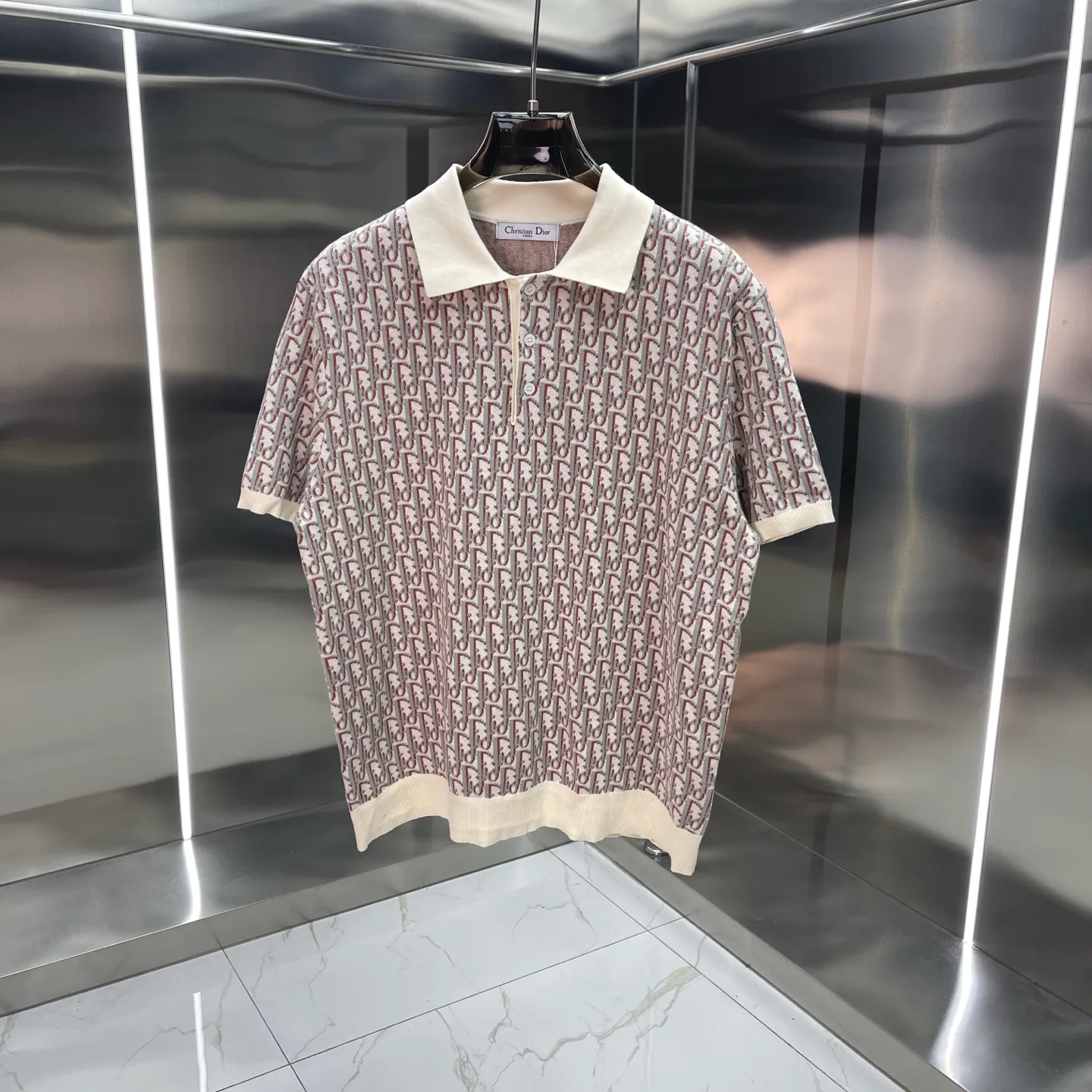 🅿️330 Dior knitted sweater with lapel short sleeves. Original development. Comfortable upper body. Imported equipment. Original high-density embroidered seal. Two-color splicing. Hand-sewn cuffs + hem. OEM for domestic first-line brands. Impeccable workmanship. Size: S M L XL XL