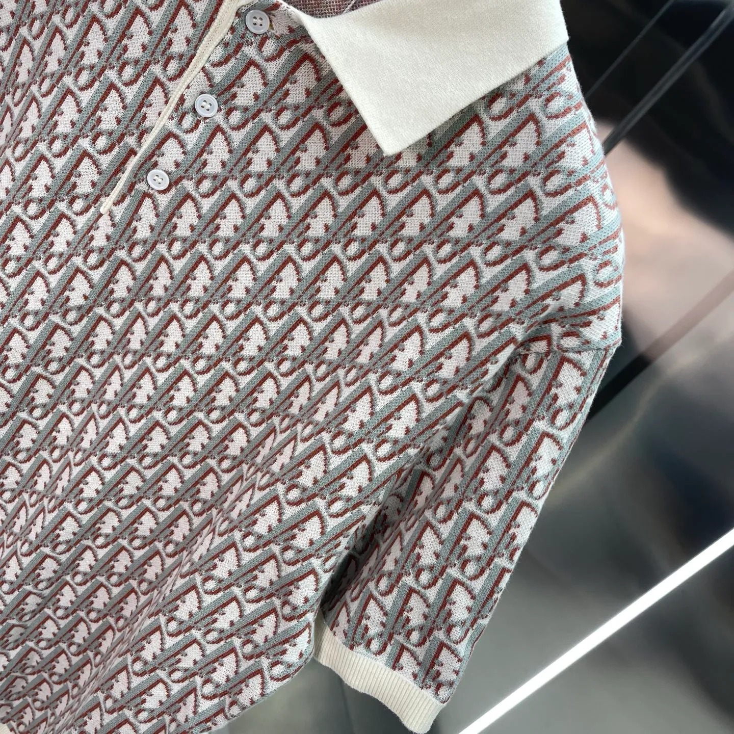 🅿️330 Dior knitted sweater with lapel short sleeves. Original development. Comfortable upper body. Imported equipment. Original high-density embroidered seal. Two-color splicing. Hand-sewn cuffs + hem. OEM for domestic first-line brands. Impeccable workmanship. Size: S M L XL XL