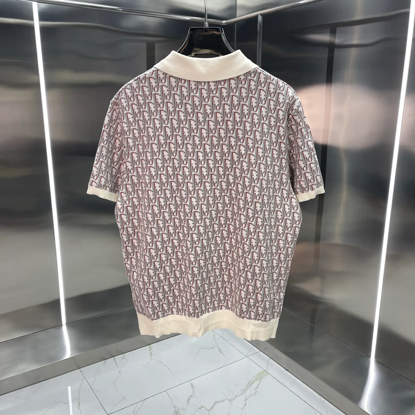 🅿️330 Dior knitted sweater with lapel short sleeves. Original development. Comfortable upper body. Imported equipment. Original high-density embroidered seal. Two-color splicing. Hand-sewn cuffs + hem. OEM for domestic first-line brands. Impeccable workmanship. Size: S M L XL XL