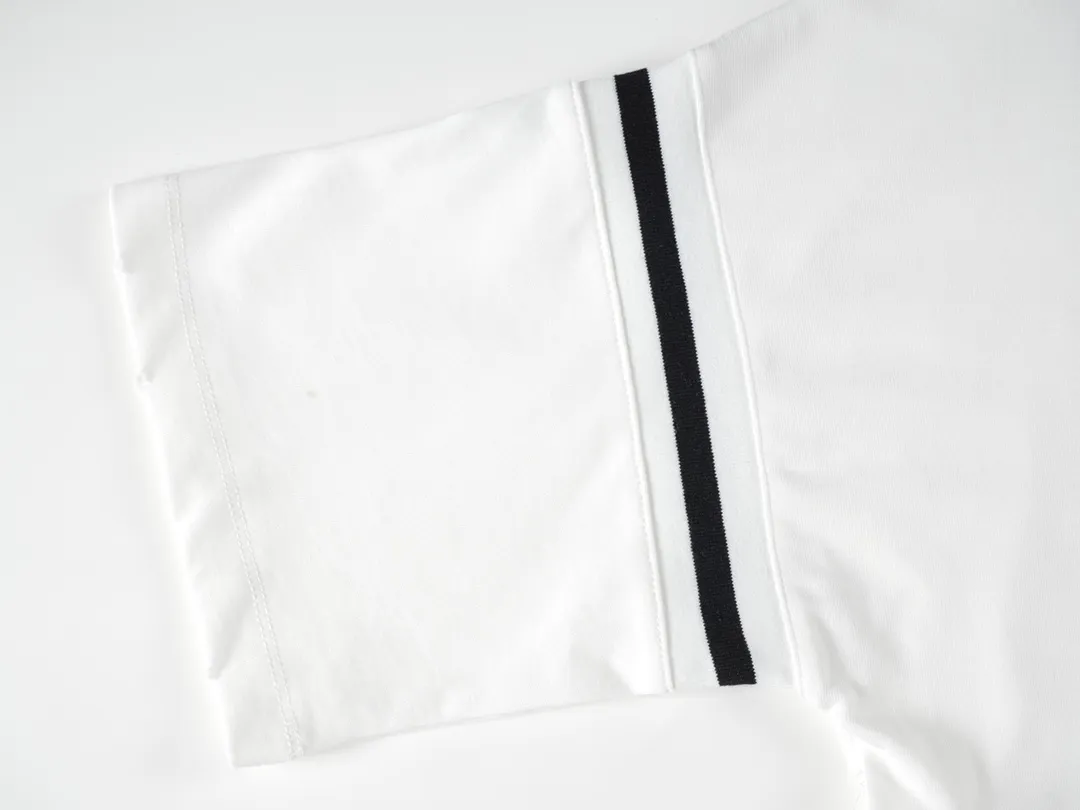 🅿️200 (with carrying case ➕5) CD 2024 new model No. 47 printed patch sleeve T-shirt Official website price: 22000 ￥ (1702T white) The fabric is made of [10s cotton slub plain weave], [gram weight 310g], Purchased a three-color Y version [custom-dyed bulk fabric color], the front panel was made with [eight-claw machine screen glue printing + digital direct injection and dot color integration], the sleeves [flat machine splicing cotton flat machine collar inter-color ribbing], the hem [special machine herringbone car stickers CD logo woven mark], all the hem and cuffs [special machine hand-picked toe-turning technology], and the ready-made clothes were made [hand-made frayed and distressed washing technology]. Size: XS S M L