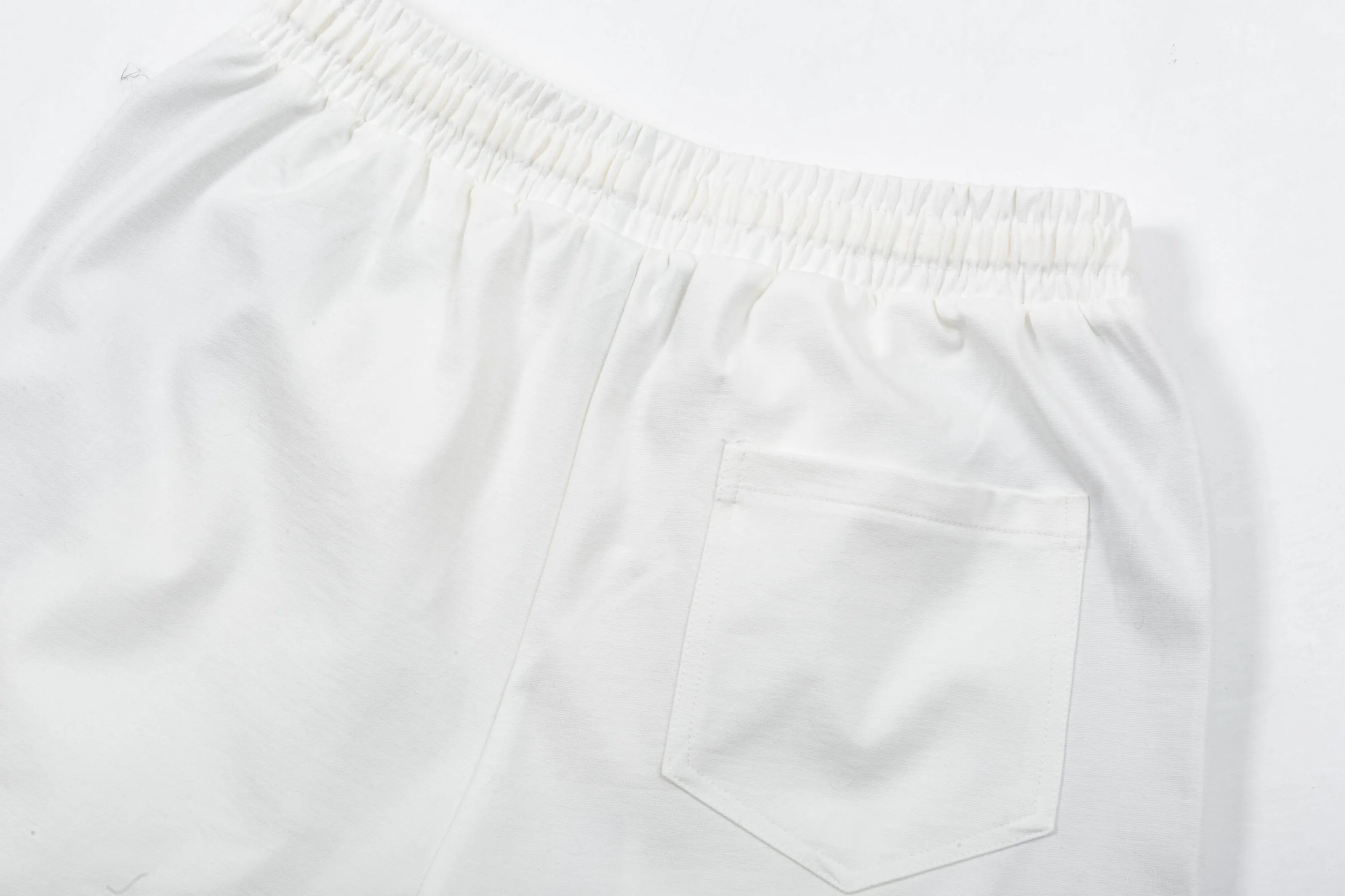 🅿️190 2025 Dior Dior new knitted shorts, customized fabric, knitted technology printed logo. The version is tight and three-dimensional, with straight stripe splicing. The customized trouser cord hardware has strong texture and smoothness. The upper body is comfortable and breathable. The concave and convex three-dimensional sense makes it a fashionable and casual outfit. Color: White-Black Size: M-4XL