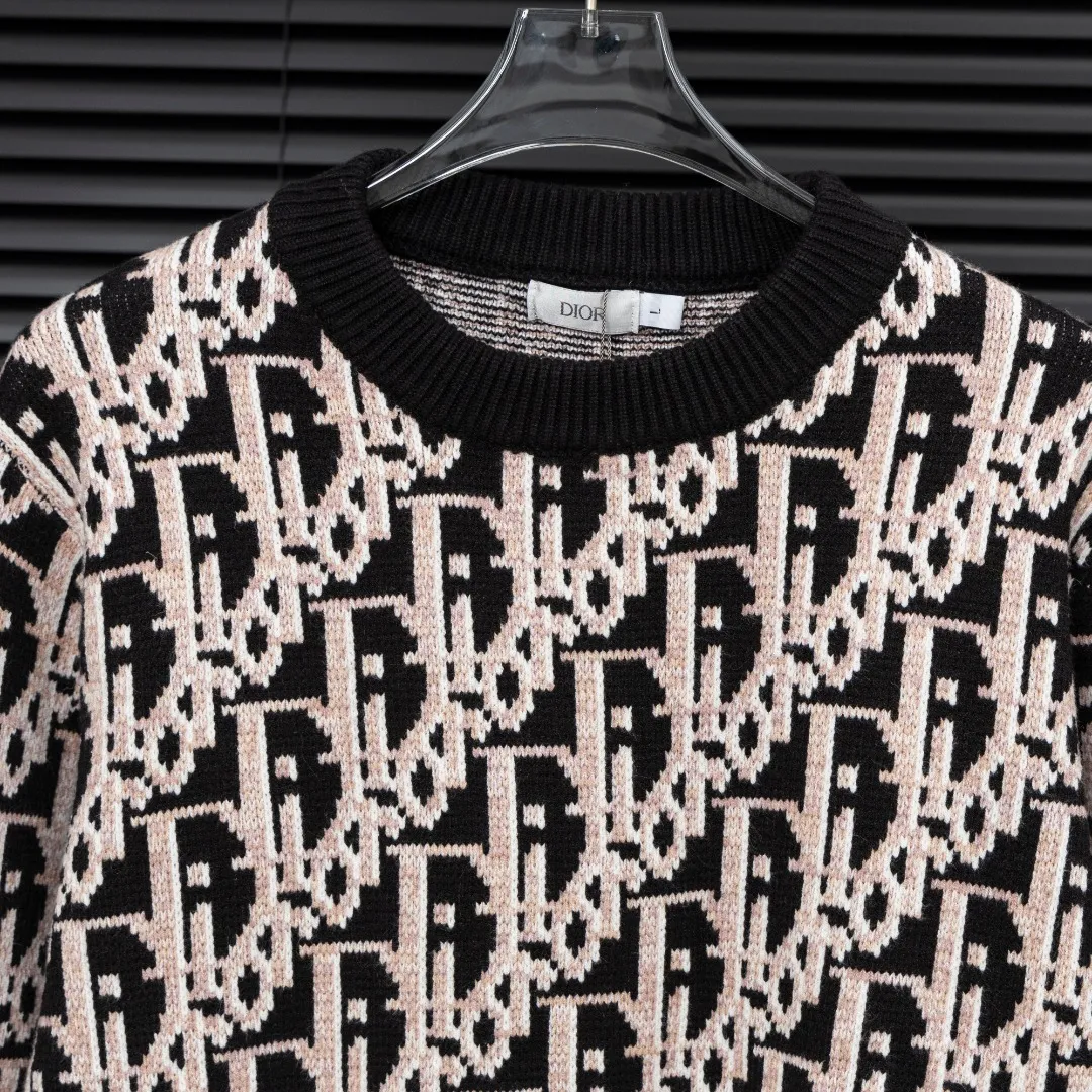 🅿️330 Style: DIOR Dior all-over knitted long-sleeved sweater Size: S-XXL Fabric: Wool blend Accessories: Full set of customized original accessories No gender distinction, same style for men and women